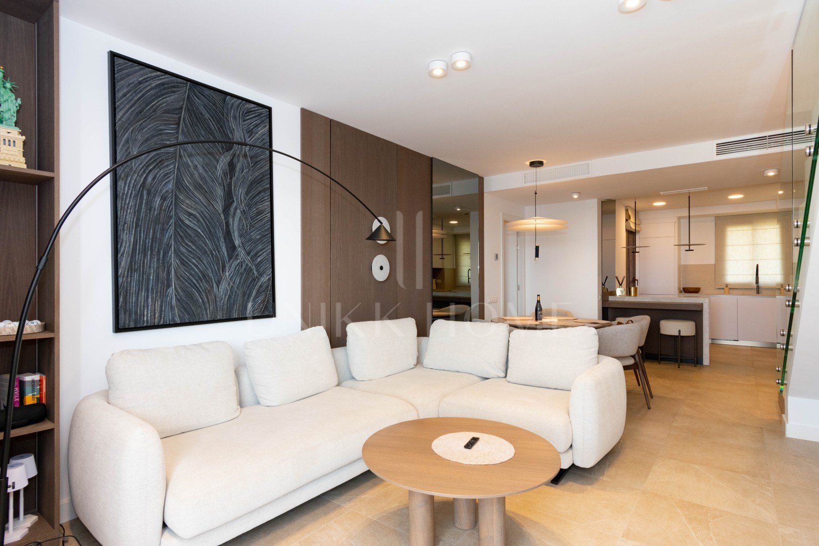 Contemporary Luxury Penthouse with Panoramic Sea Views and Private Rooftop Jacuzzi in Las Mesas, Estepona