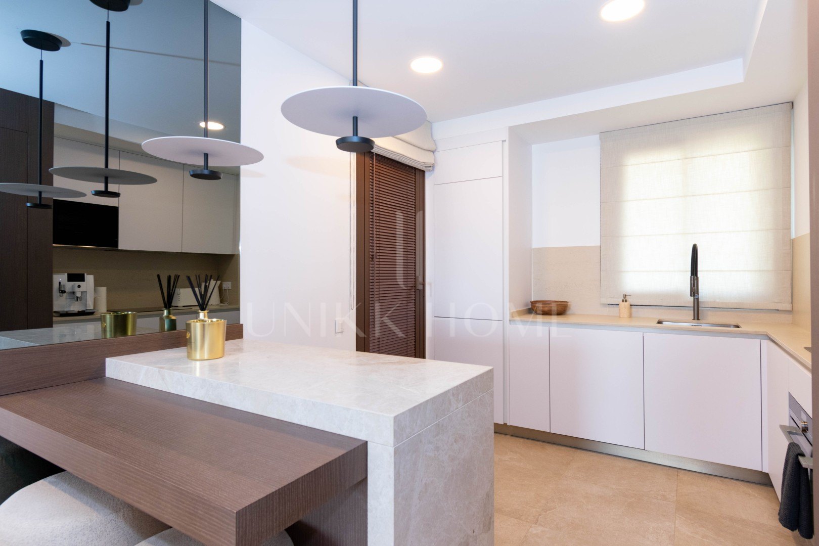 Contemporary Luxury Penthouse with Panoramic Sea Views and Private Rooftop Jacuzzi in Las Mesas, Estepona