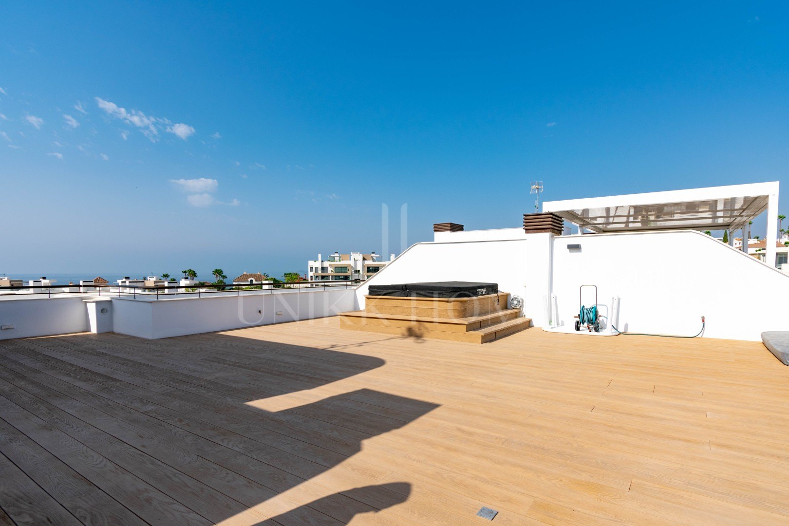 Contemporary Luxury Penthouse with Panoramic Sea Views and Private Rooftop Jacuzzi in Las Mesas, Estepona