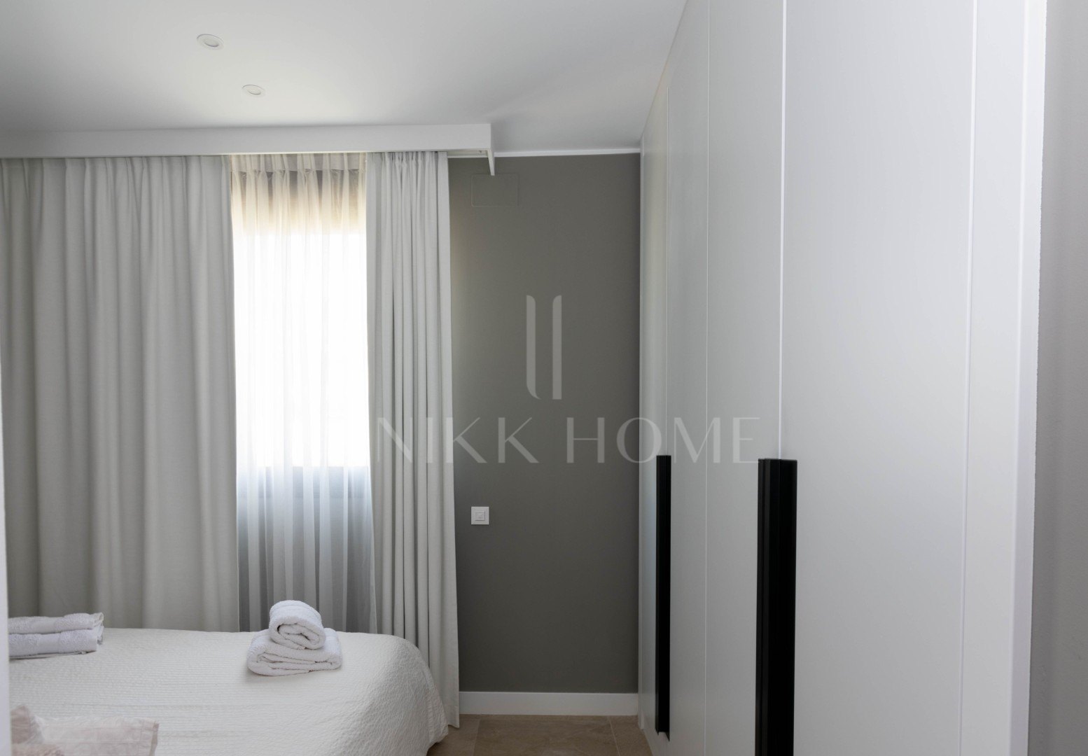 Contemporary Luxury Penthouse with Panoramic Sea Views and Private Rooftop Jacuzzi in Las Mesas, Estepona