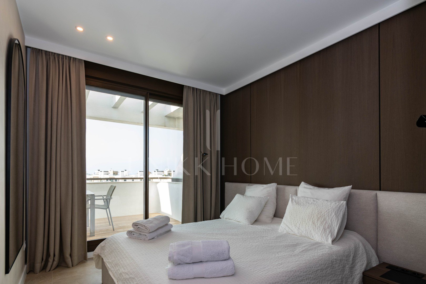 Contemporary Luxury Penthouse with Panoramic Sea Views and Private Rooftop Jacuzzi in Las Mesas, Estepona