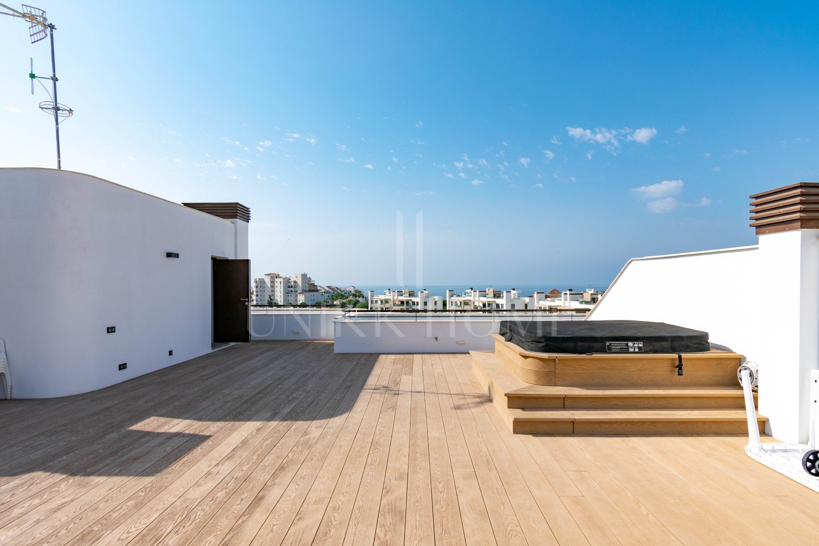 Contemporary Luxury Penthouse with Panoramic Sea Views and Private Rooftop Jacuzzi in Las Mesas, Estepona