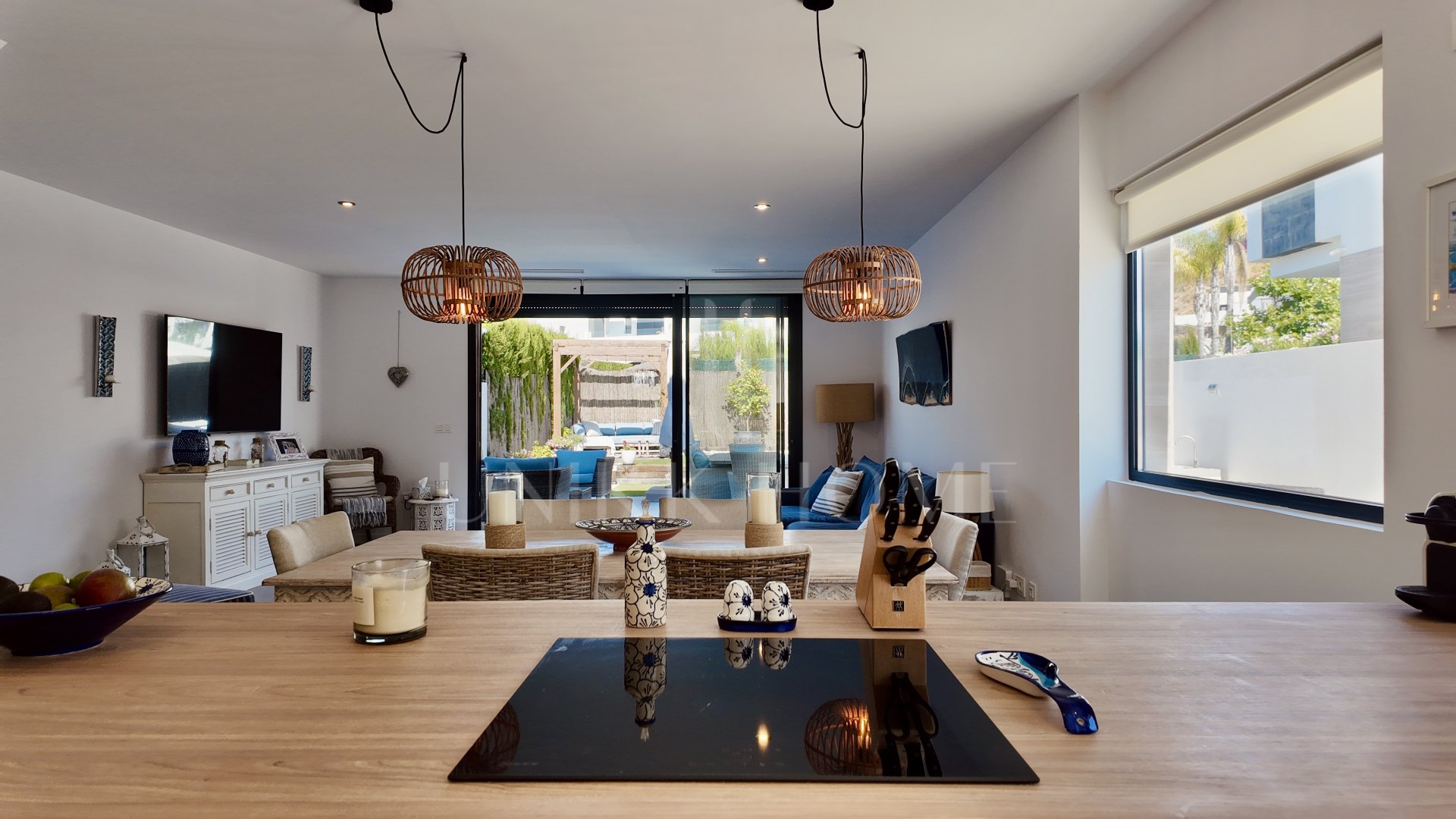 Casa pareada con jardín privado en La Resina, Nueva Milla de Oro de Estepona