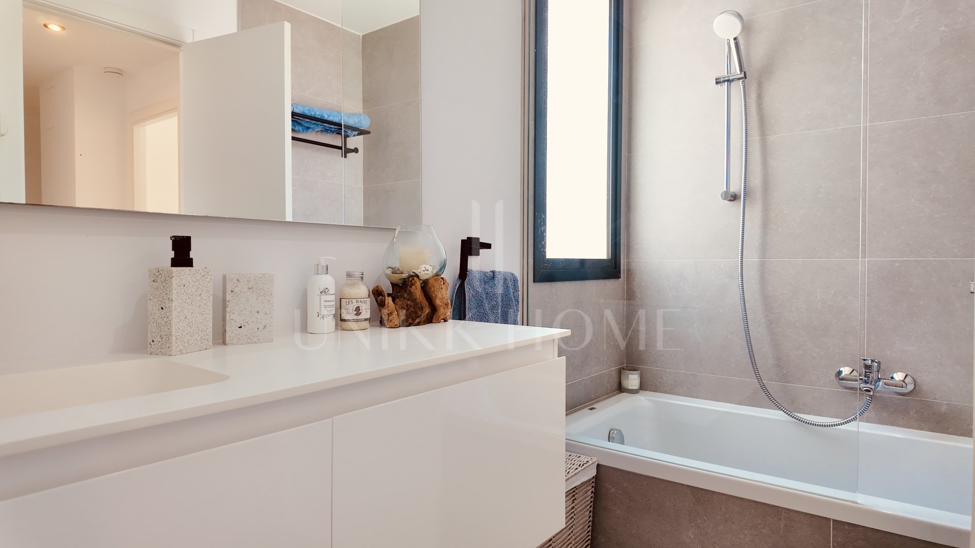 Casa pareada con jardín privado en La Resina, Nueva Milla de Oro de Estepona