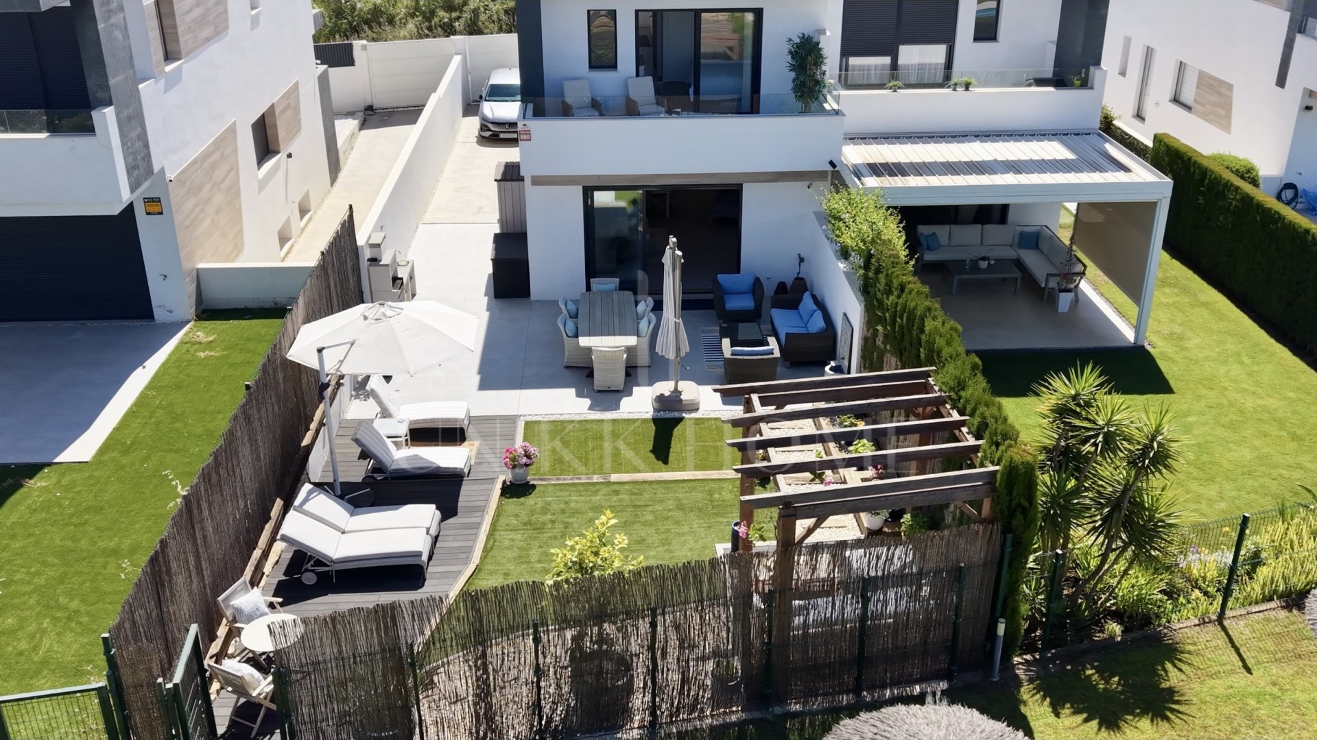 Casa pareada con jardín privado en La Resina, Nueva Milla de Oro de Estepona