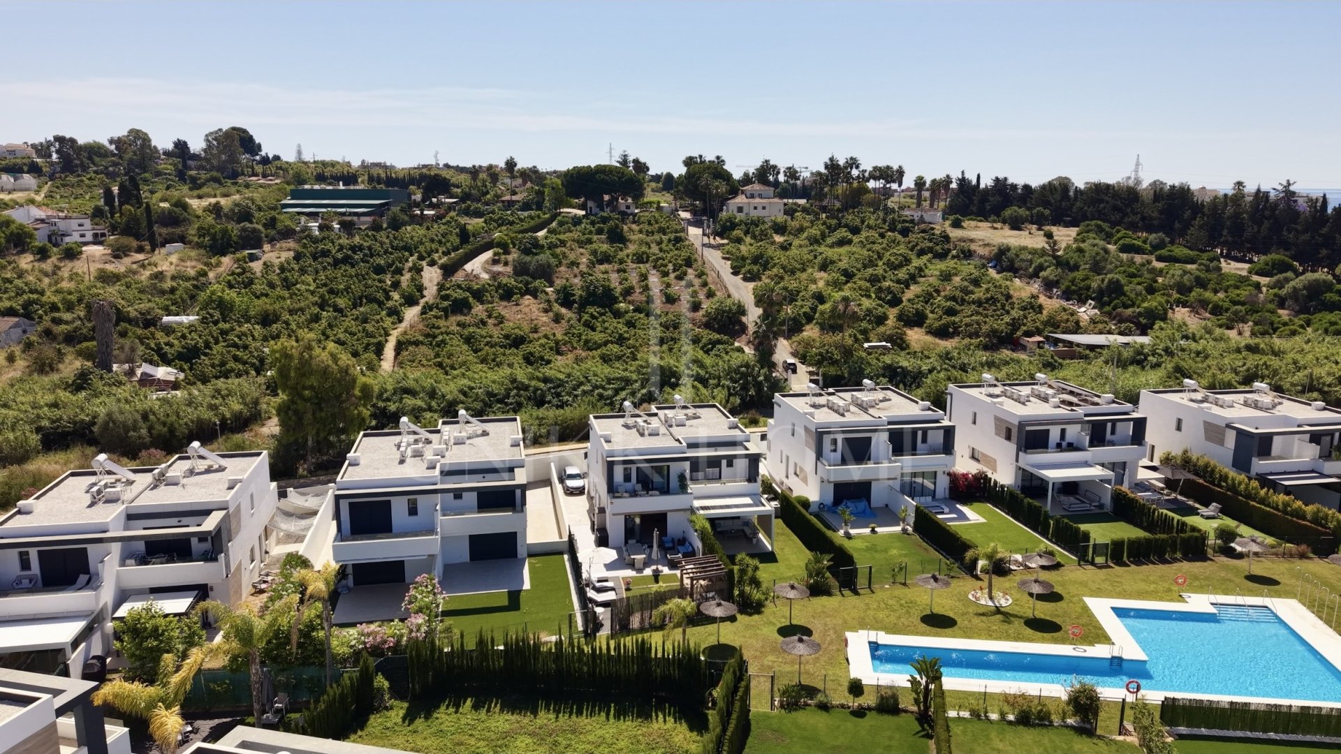 Casa pareada con jardín privado en La Resina, Nueva Milla de Oro de Estepona