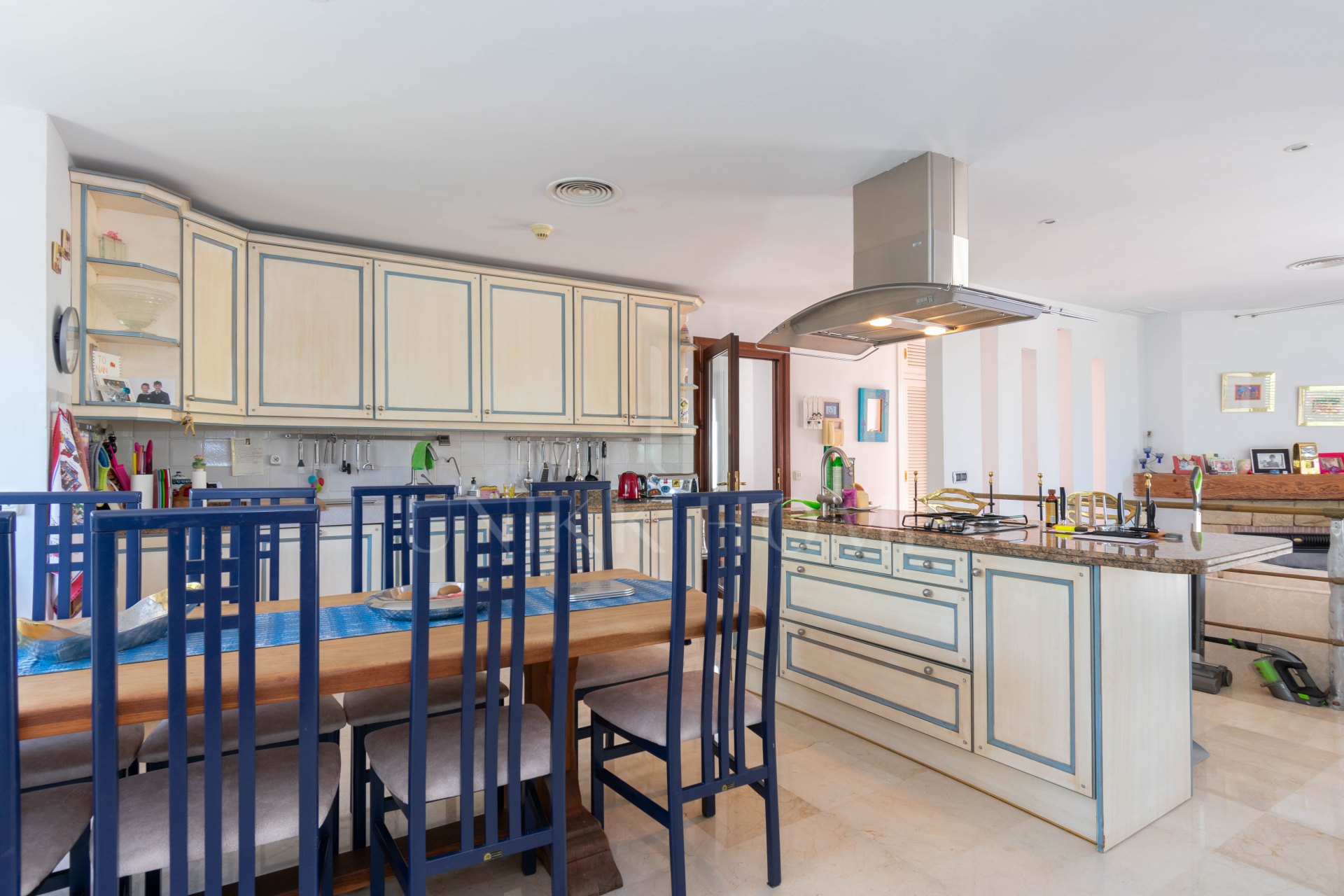 Mediterranean Villa with Sea Views in the Prestigious Seghers Residential Area, Estepona