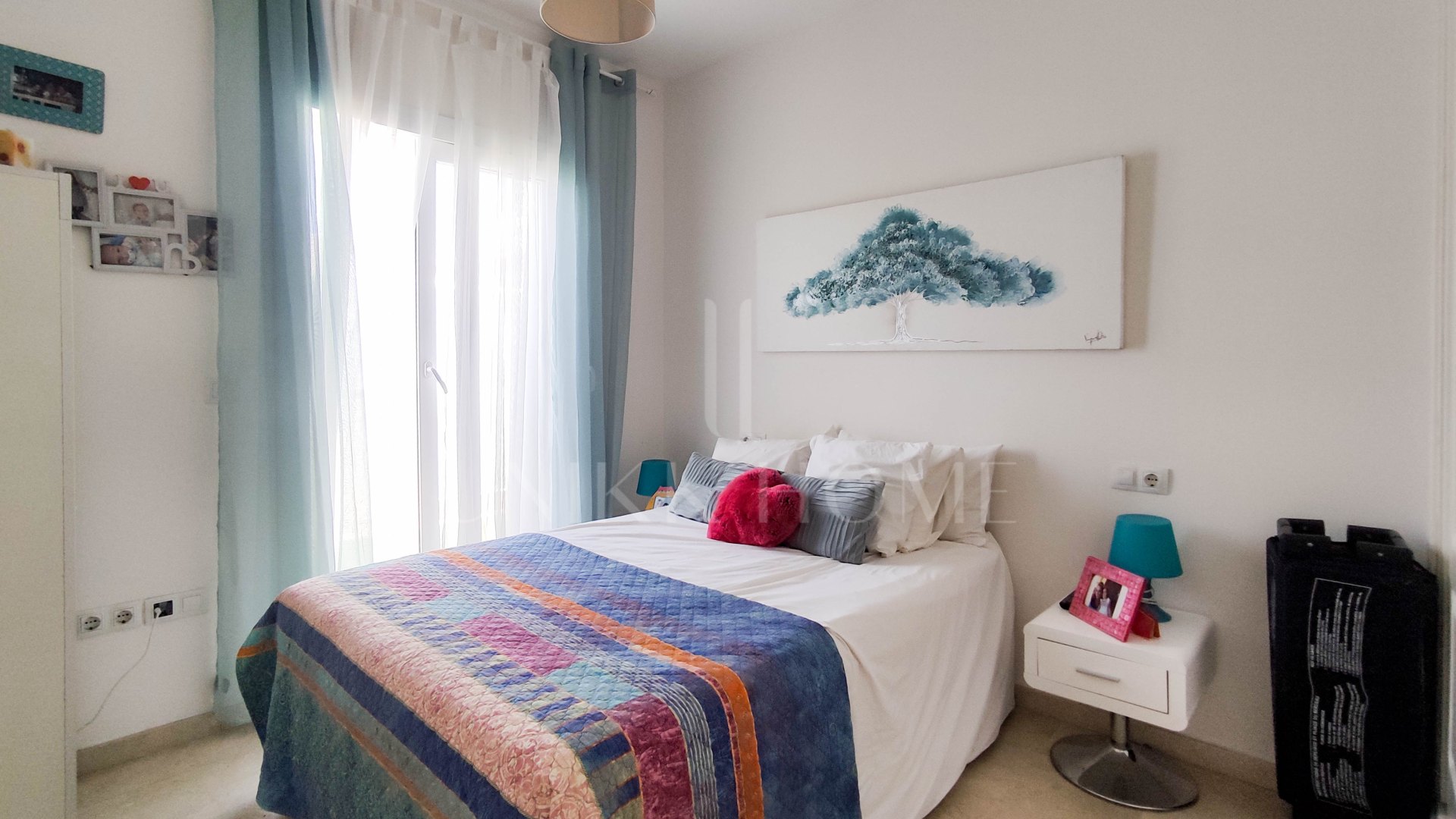 Dúplex de 2 dormitorios con solárium, garaje privado y acceso directo a piscina en Royal Manilva