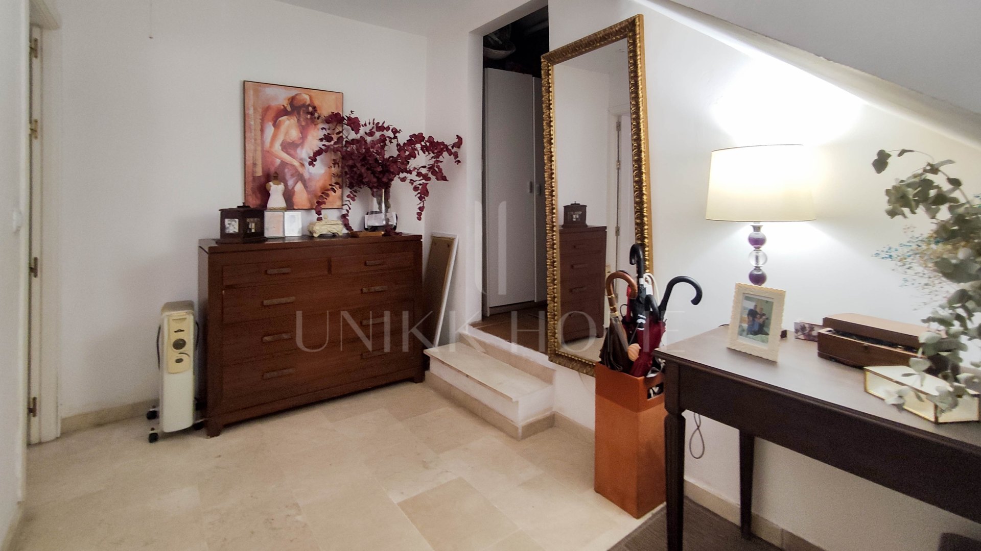 Dúplex de 2 dormitorios con solárium, garaje privado y acceso directo a piscina en Royal Manilva