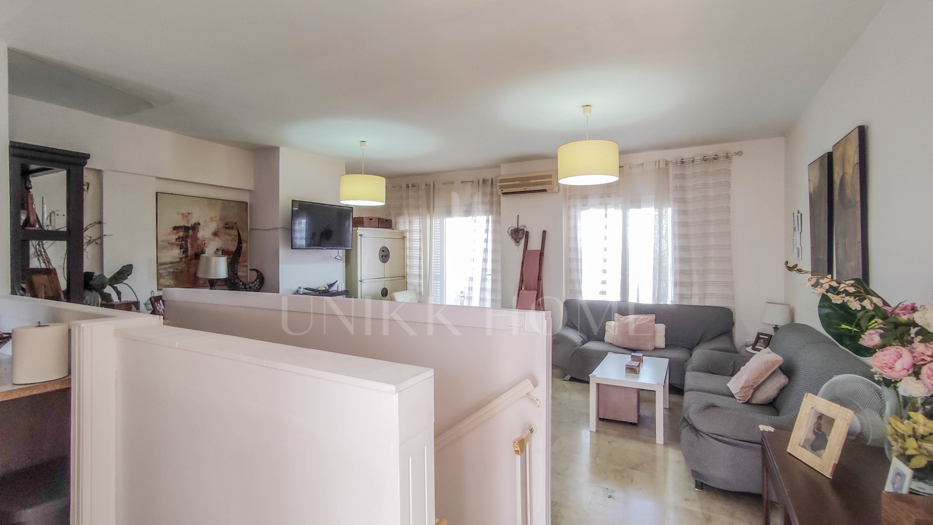 Dúplex de 2 dormitorios con solárium, garaje privado y acceso directo a piscina en Royal Manilva