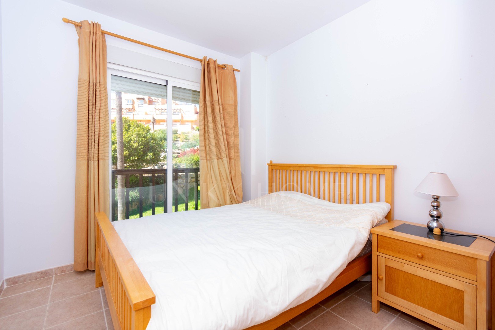 Ático con solárium privado de 80 m² y vistas abiertas – Casares Costa