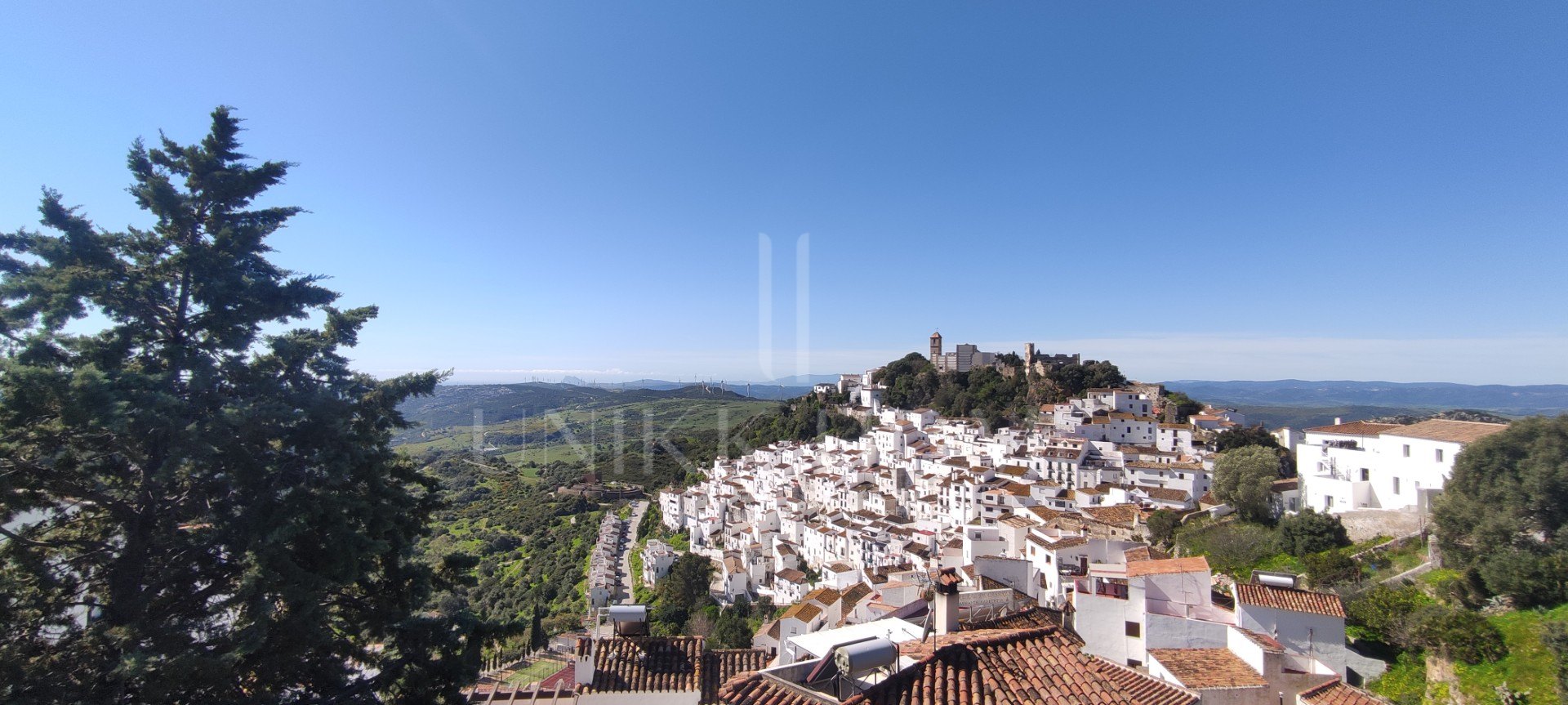 Ático con solárium privado de 80 m² y vistas abiertas – Casares Costa