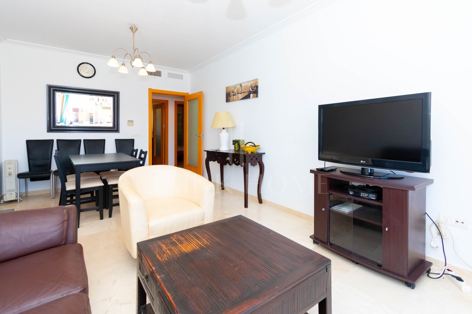 Ático con solárium privado de 80 m² y vistas abiertas – Casares Costa