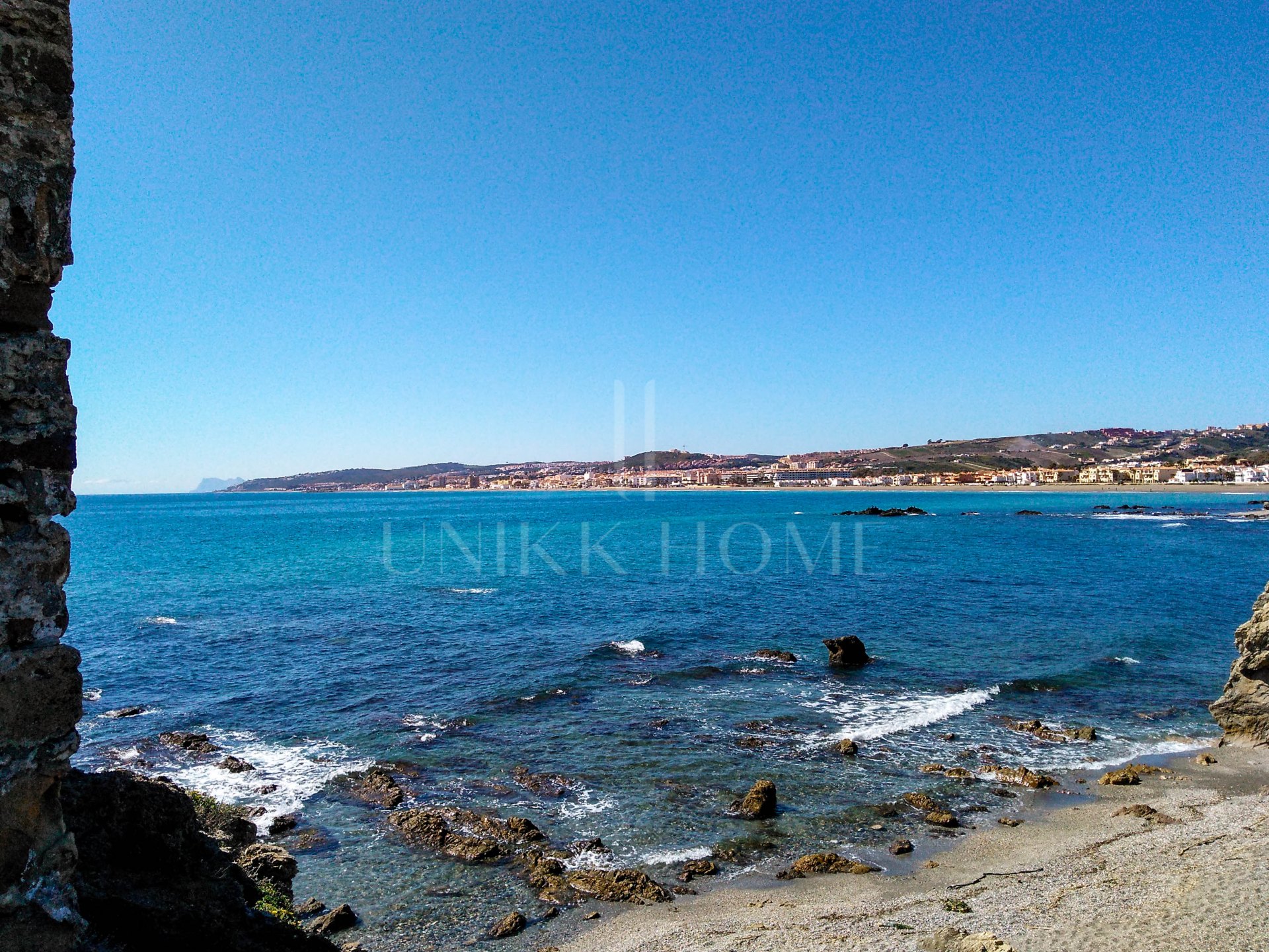 Ático con solárium privado de 80 m² y vistas abiertas – Casares Costa