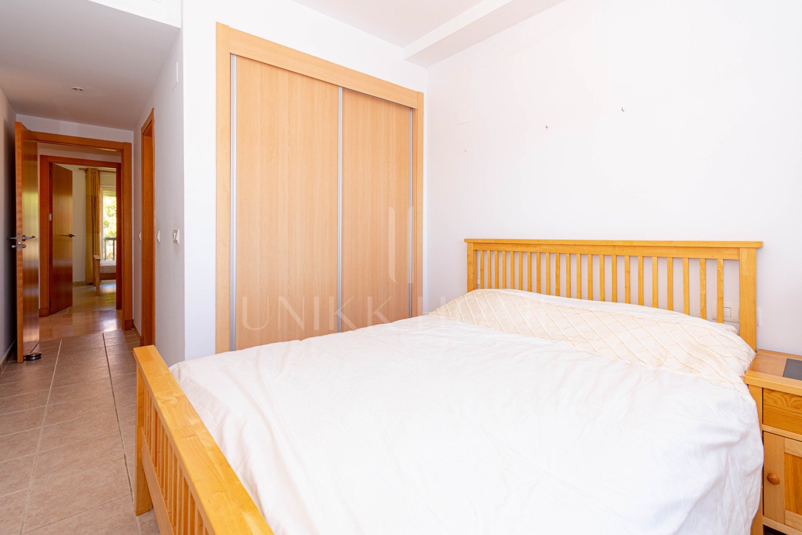 Ático con solárium privado de 80 m² y vistas abiertas – Casares Costa