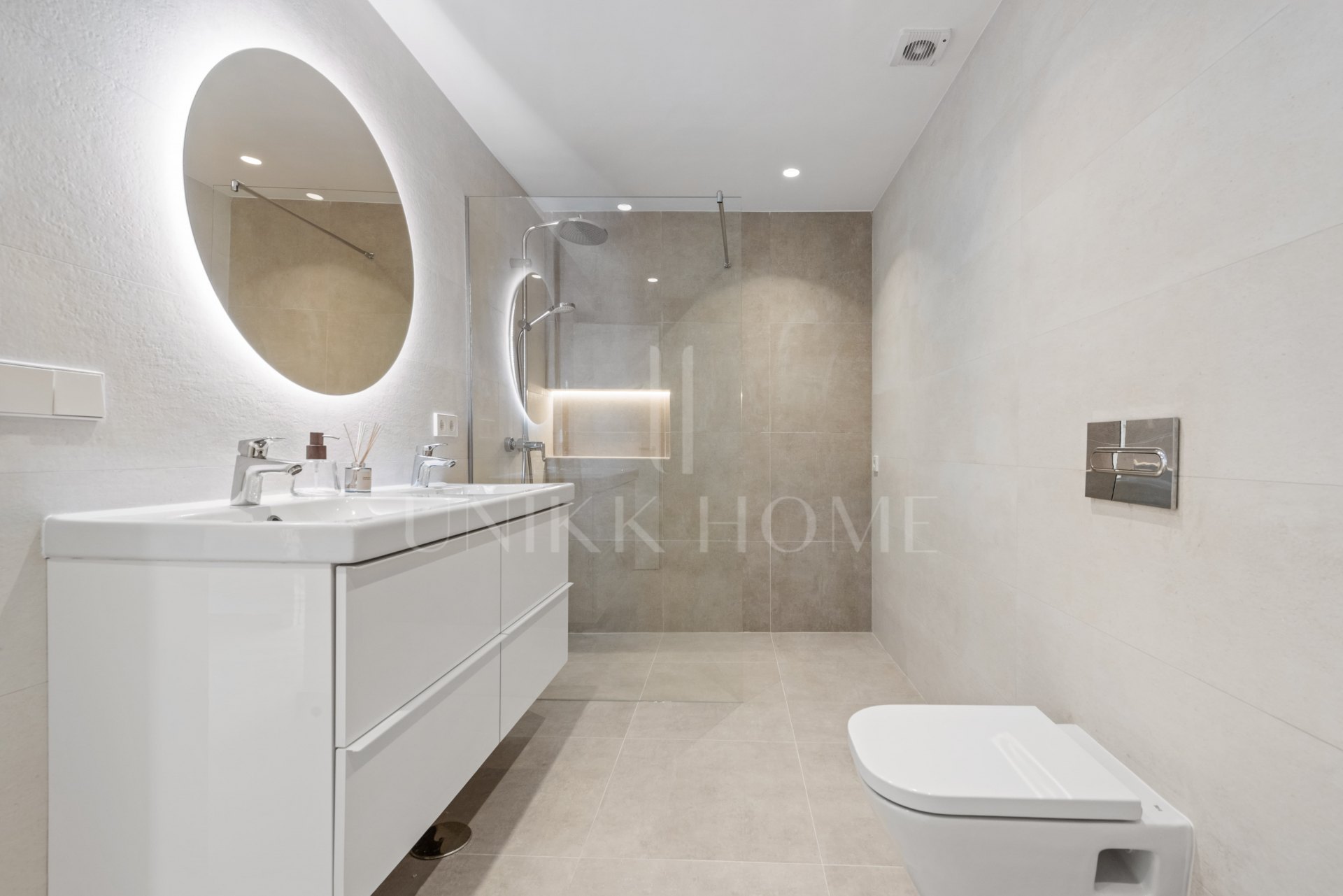 Adosado en venta en Los Algarrobos, Nueva Andalucia