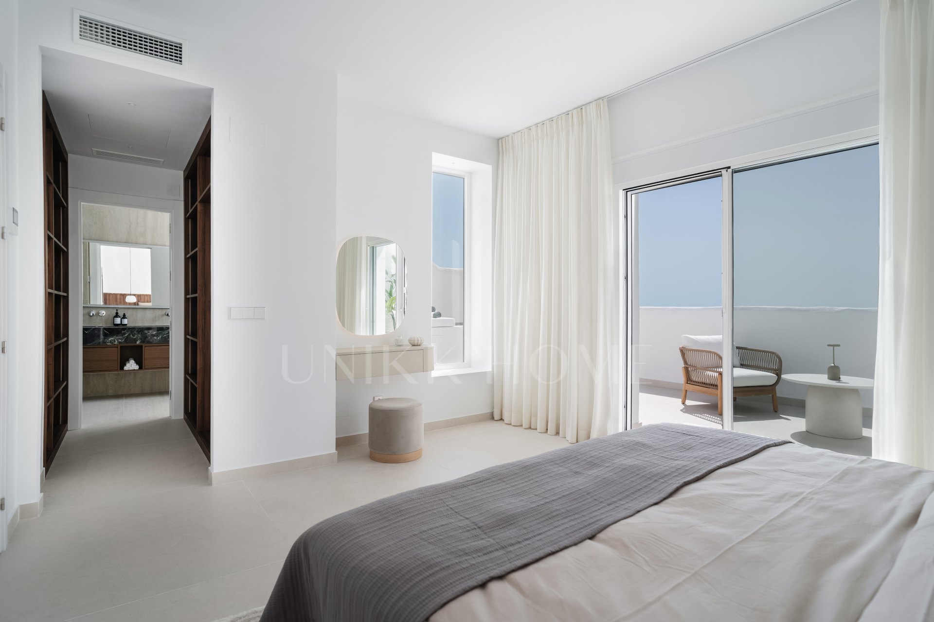 Ático Dúplex en Esquina con Piscina Plunge Privada y Vistas al Mar