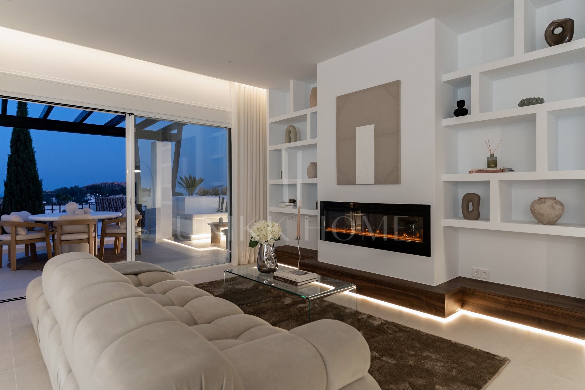 Ático Dúplex en Esquina con Piscina Plunge Privada y Vistas al Mar