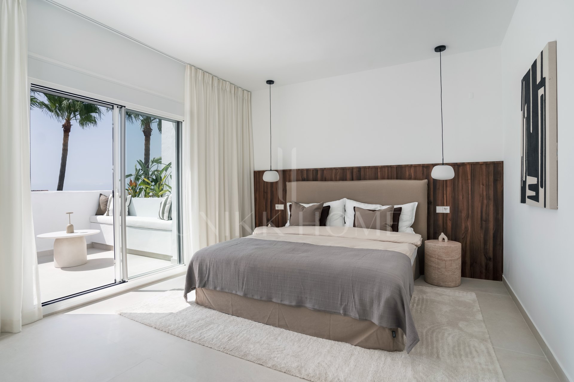 Ático Dúplex en Esquina con Piscina Plunge Privada y Vistas al Mar