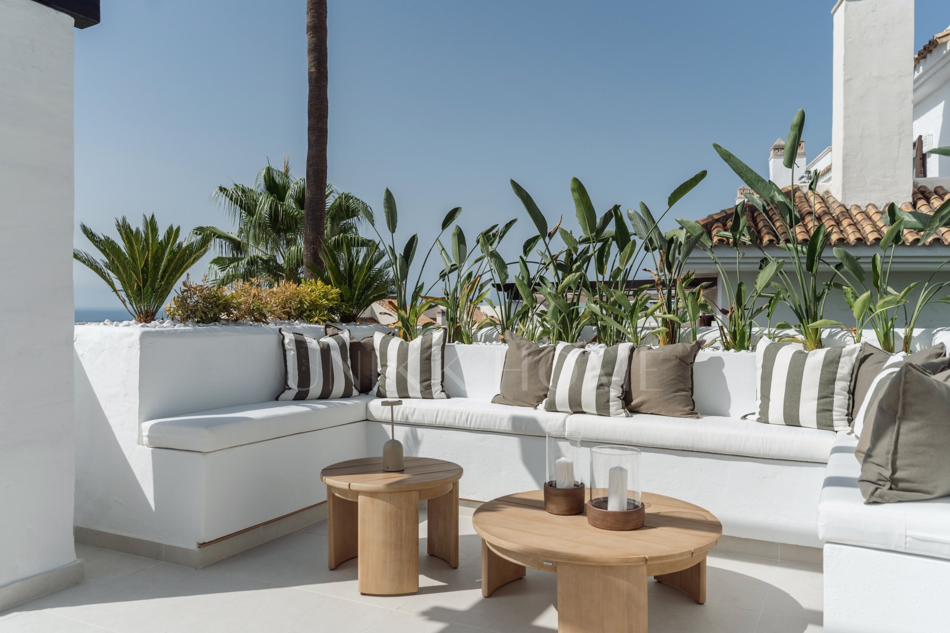 Ático Dúplex en Esquina con Piscina Plunge Privada y Vistas al Mar