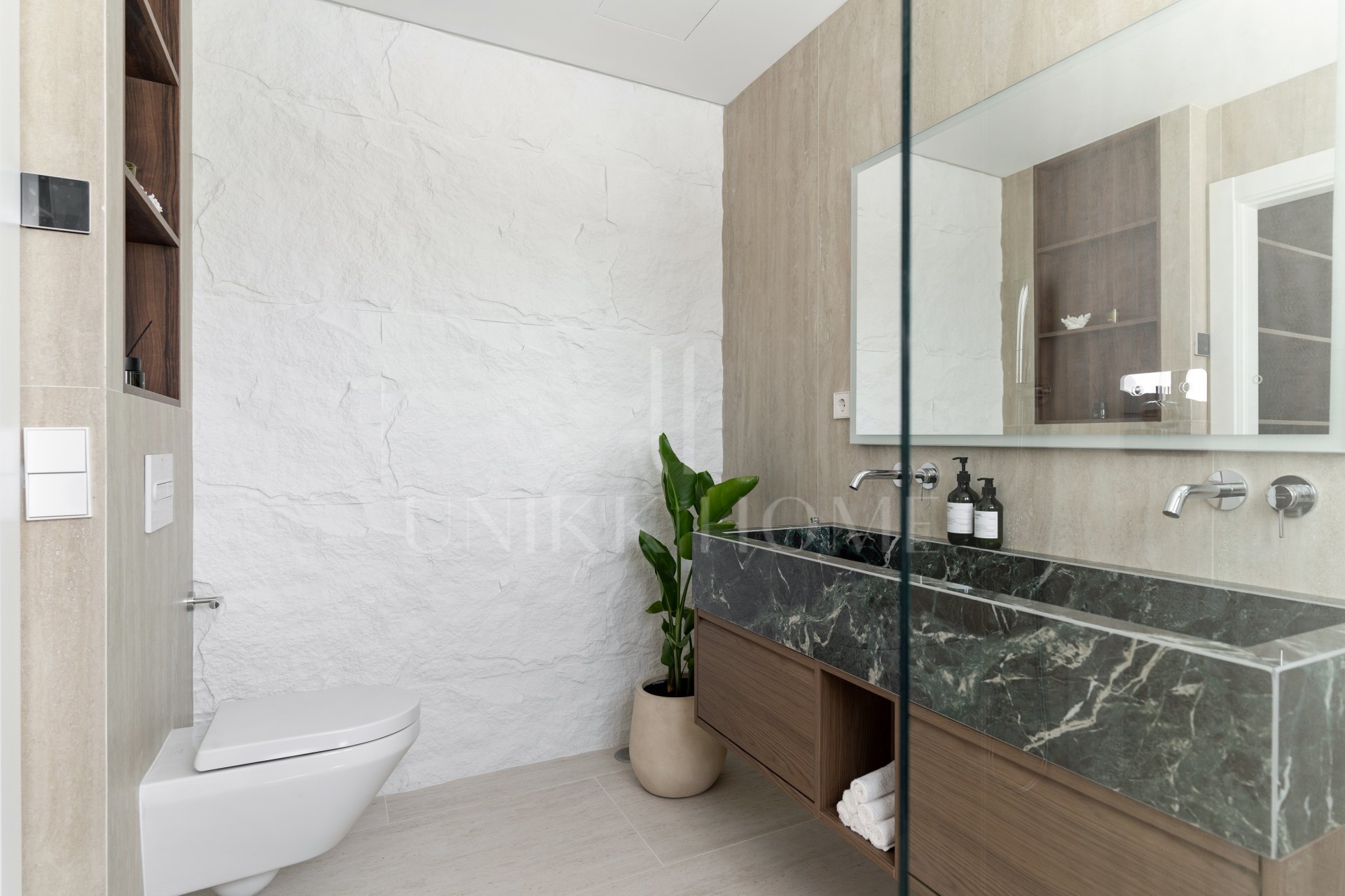 Ático Dúplex en Esquina con Piscina Plunge Privada y Vistas al Mar