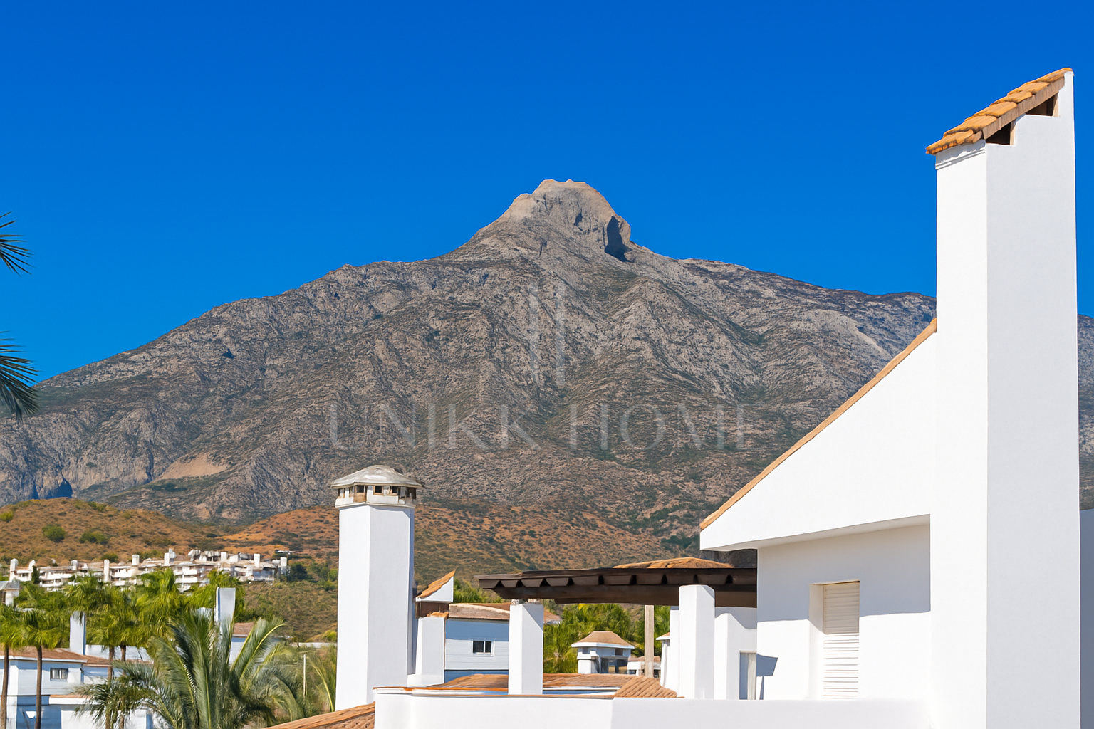 Bright Duplex Penthouse with Solarium and Excellent Views