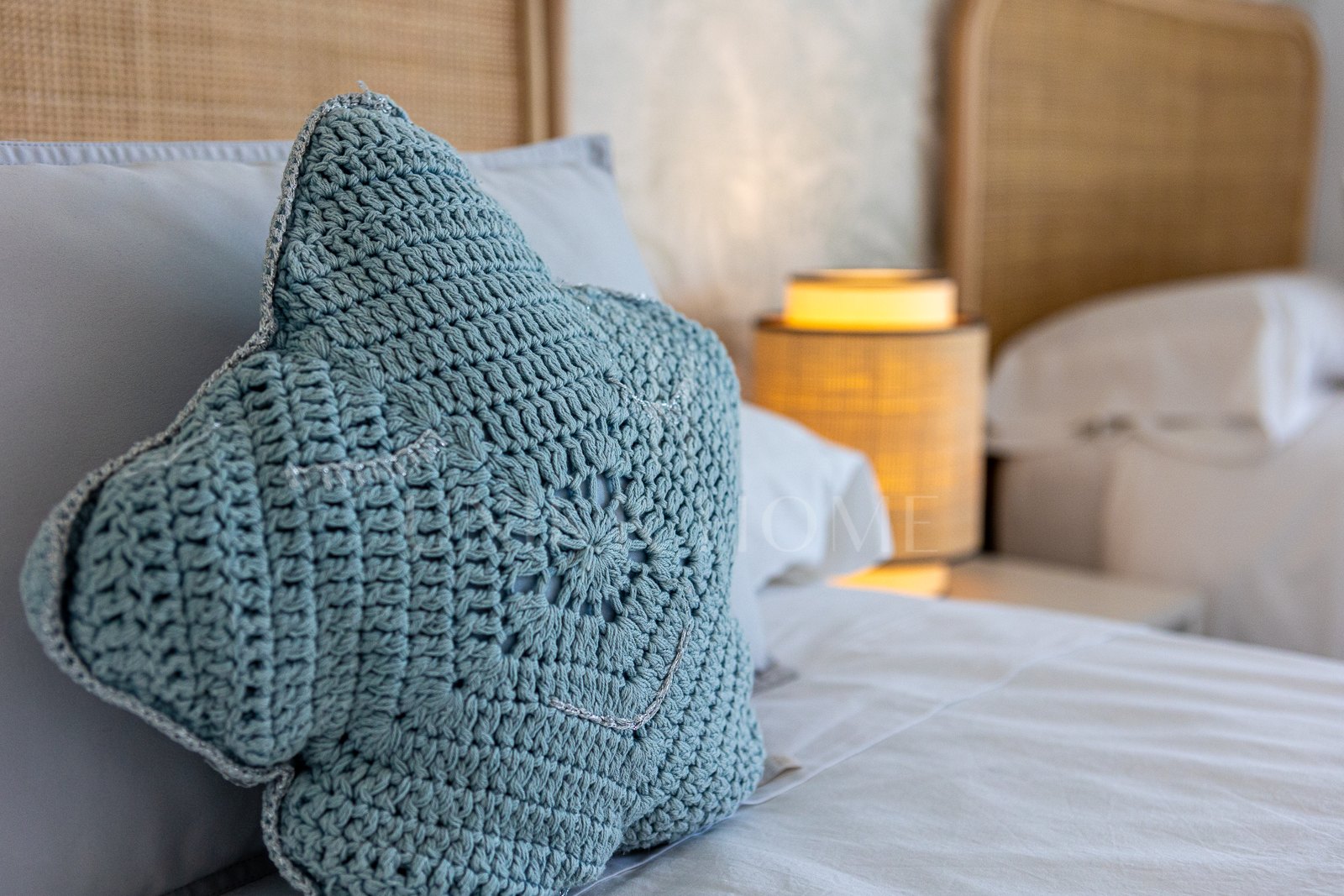 An exceptional 3-bedroom penthouse in the heart of Puerto Banús, offering one of the best terraces and panoramic views in the area.