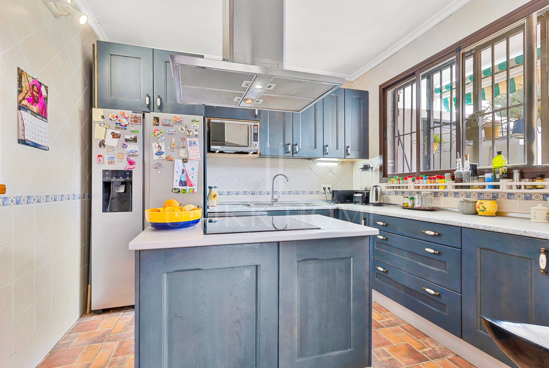 Apartment in corner of 4 bedrooms with terrace of 50 m2 in the Golden Mile (Nagüeles).