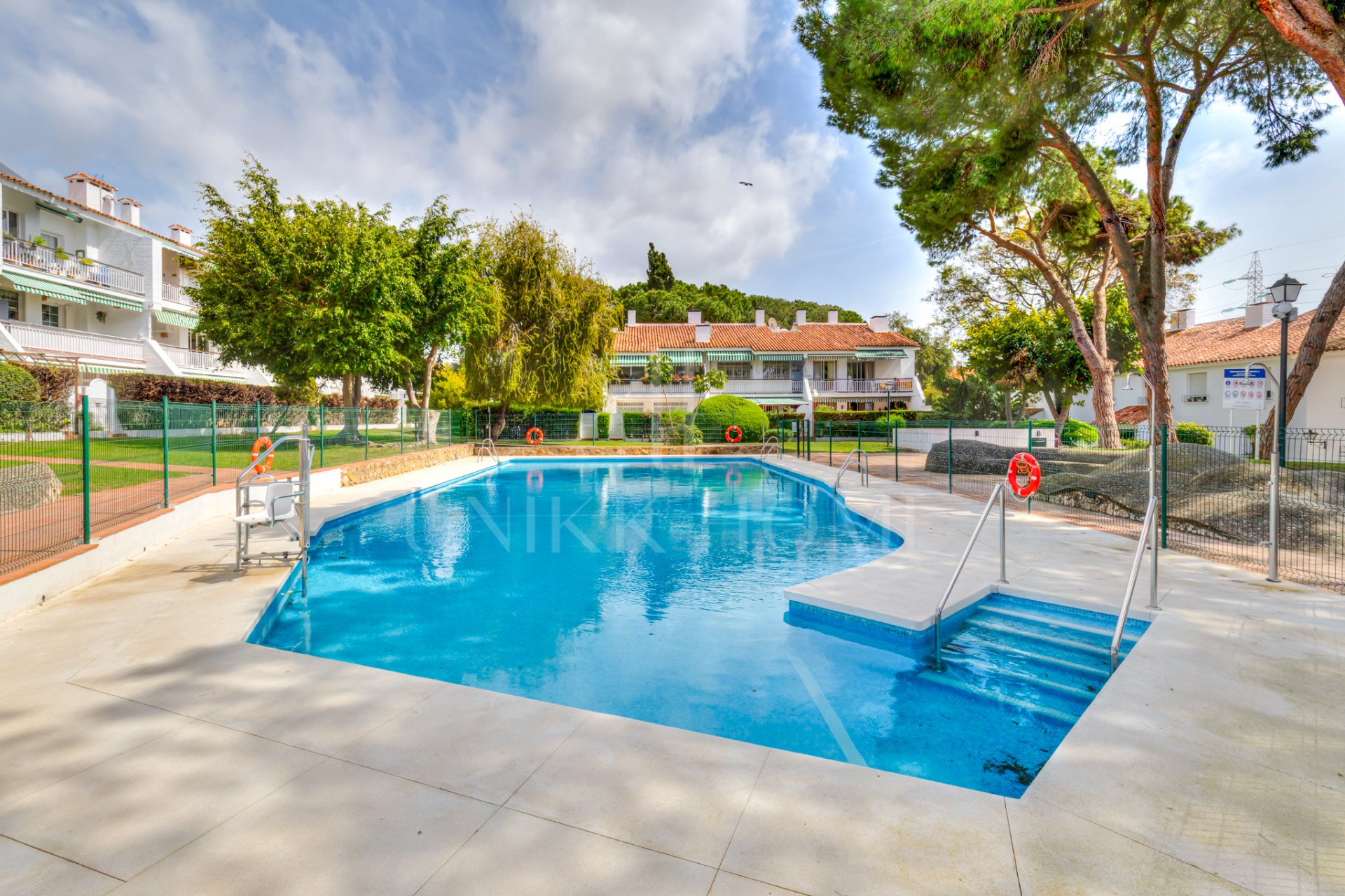 Apartment in corner of 4 bedrooms with terrace of 50 m2 in the Golden Mile (Nagüeles).