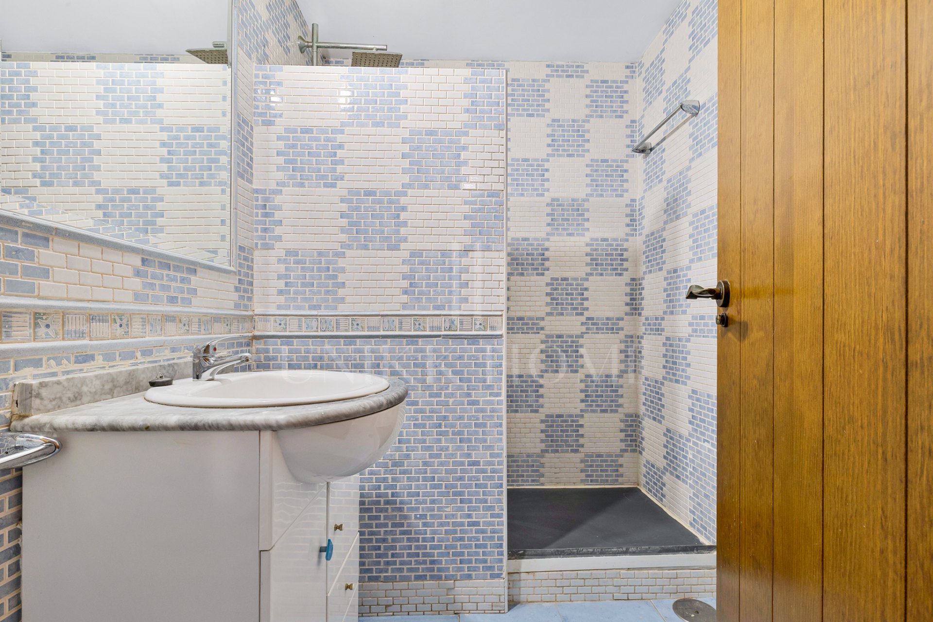 Apartment in corner of 4 bedrooms with terrace of 50 m2 in the Golden Mile (Nagüeles).