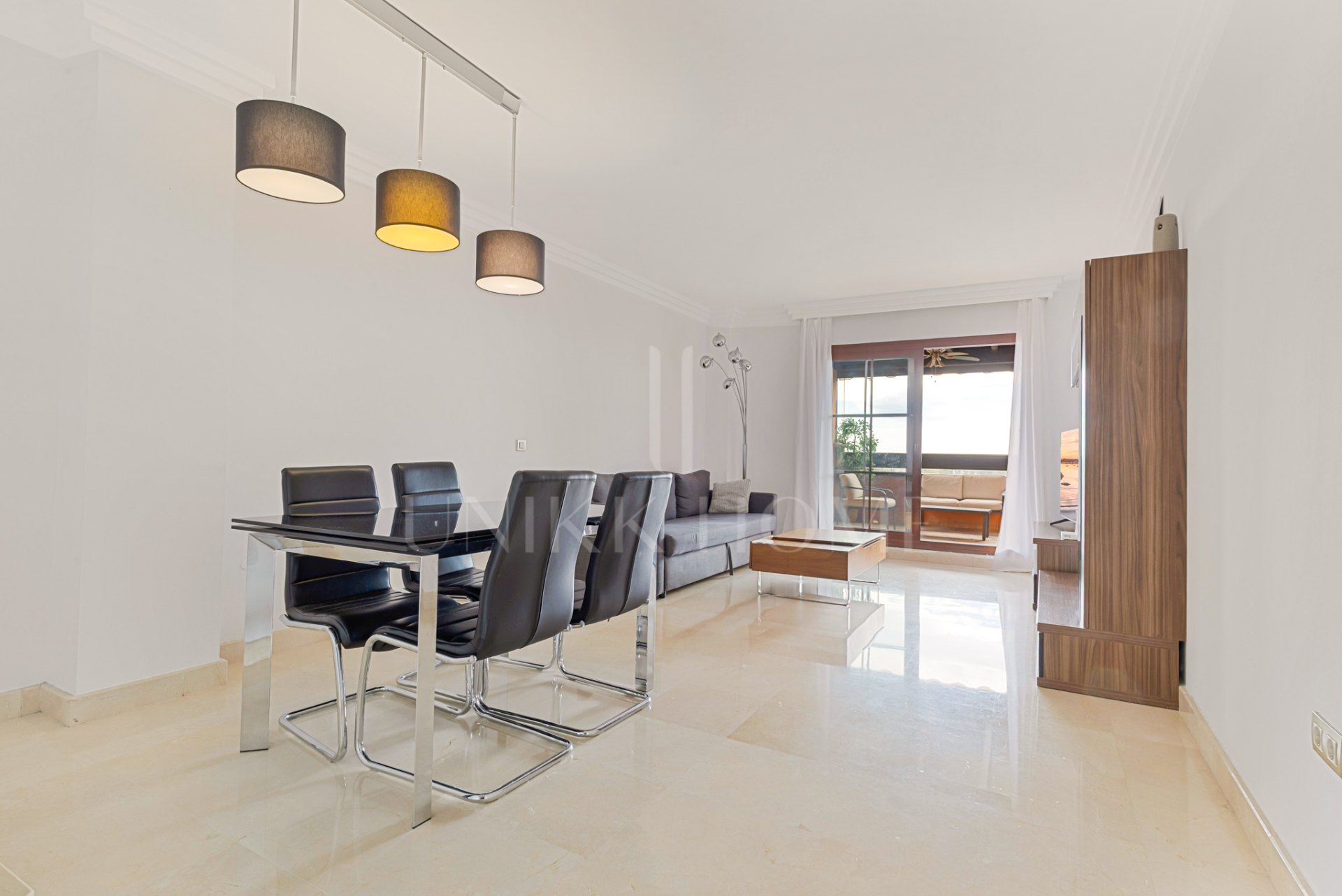 Light filled, well maintained apartment with excellent views in Gazules del Sol.