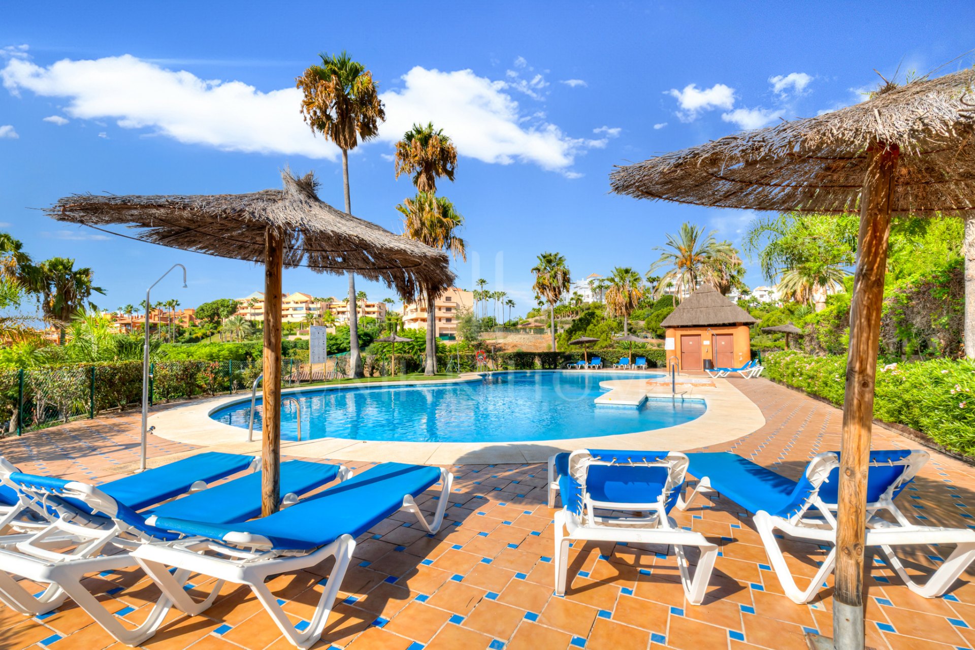 Light filled, well maintained apartment with excellent views in Gazules del Sol.