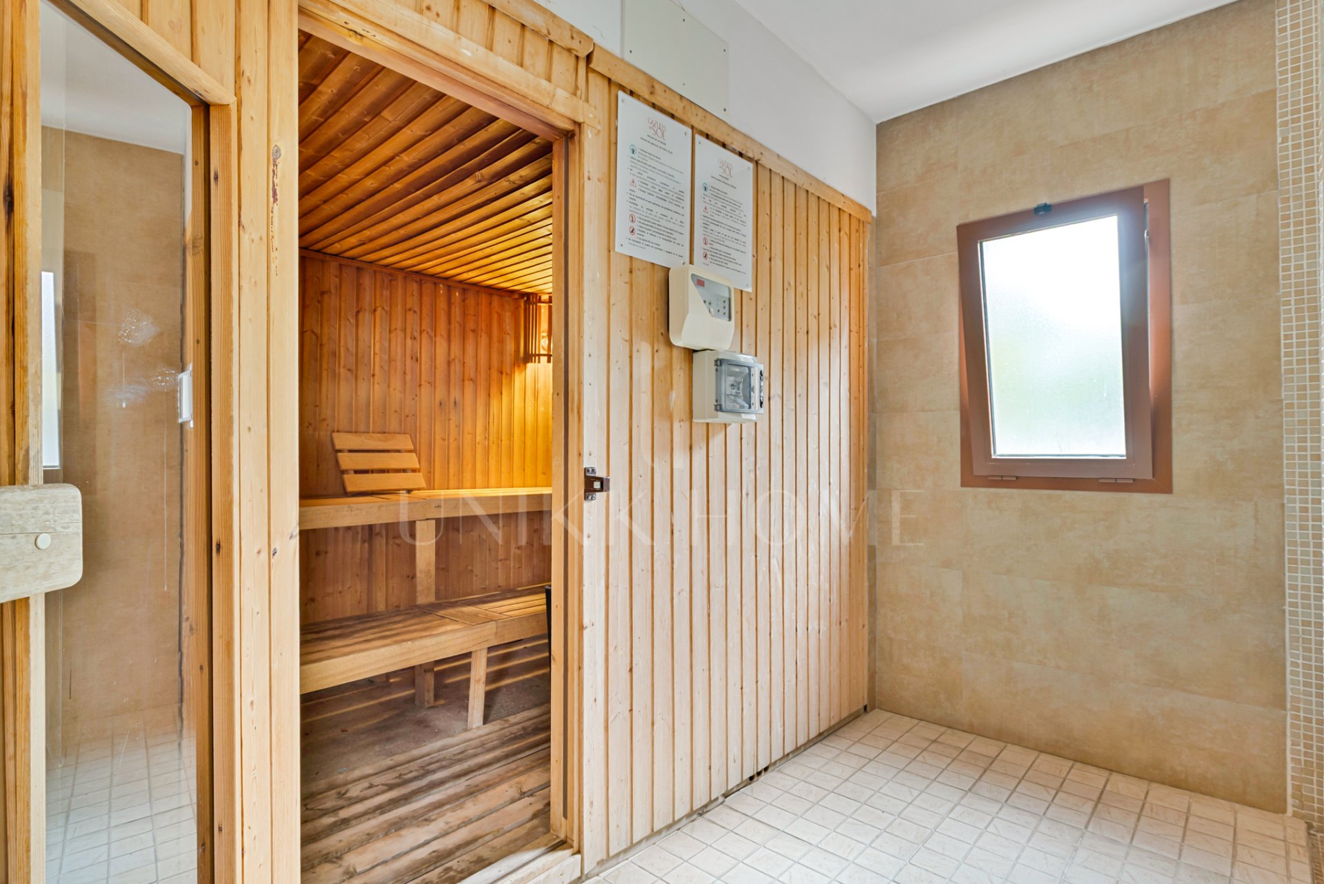 Light filled, well maintained apartment with excellent views in Gazules del Sol.