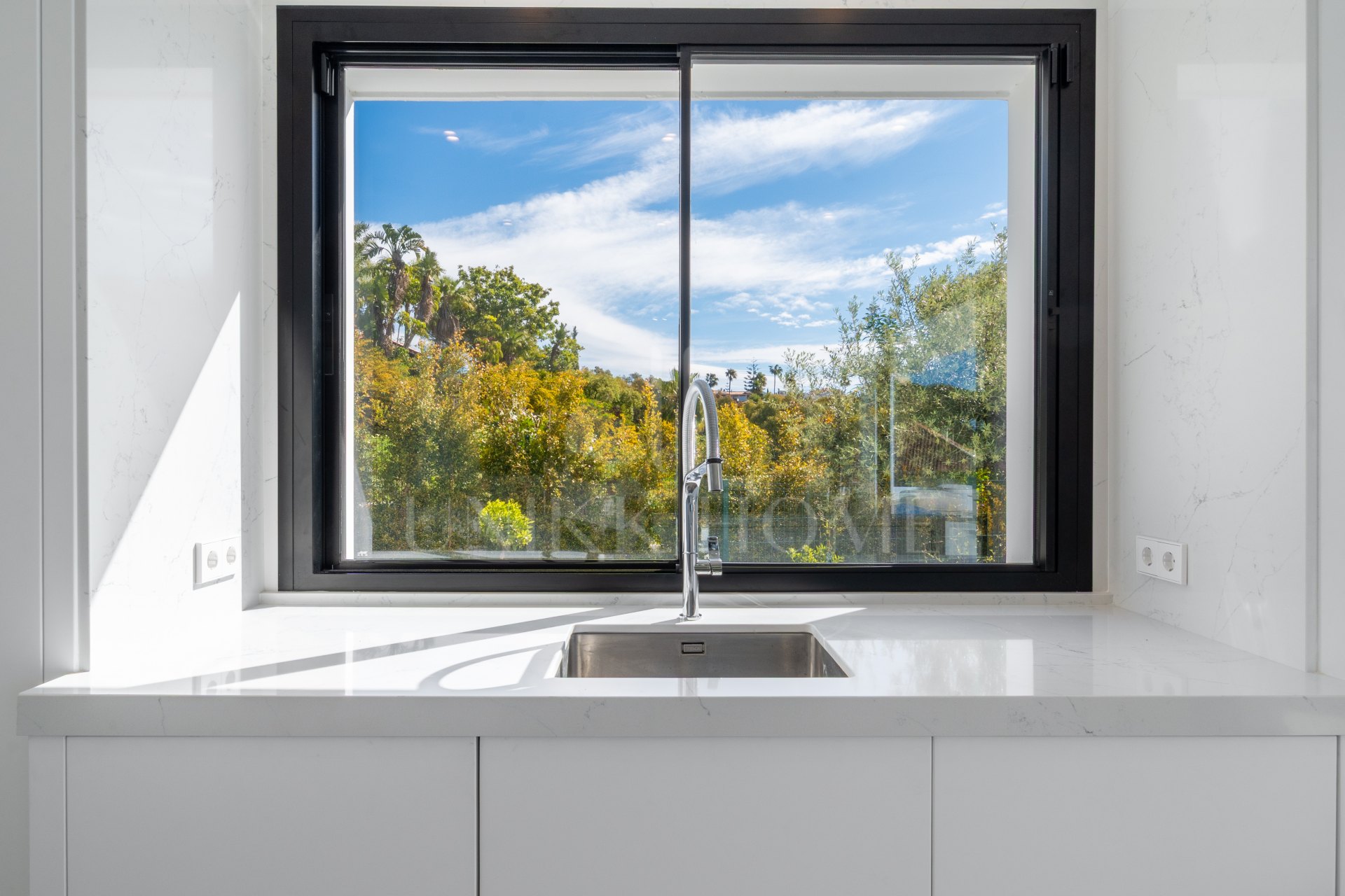 This newly completed modern villa is located in Elviria, one of the most sought-after residential areas in East Marbella.