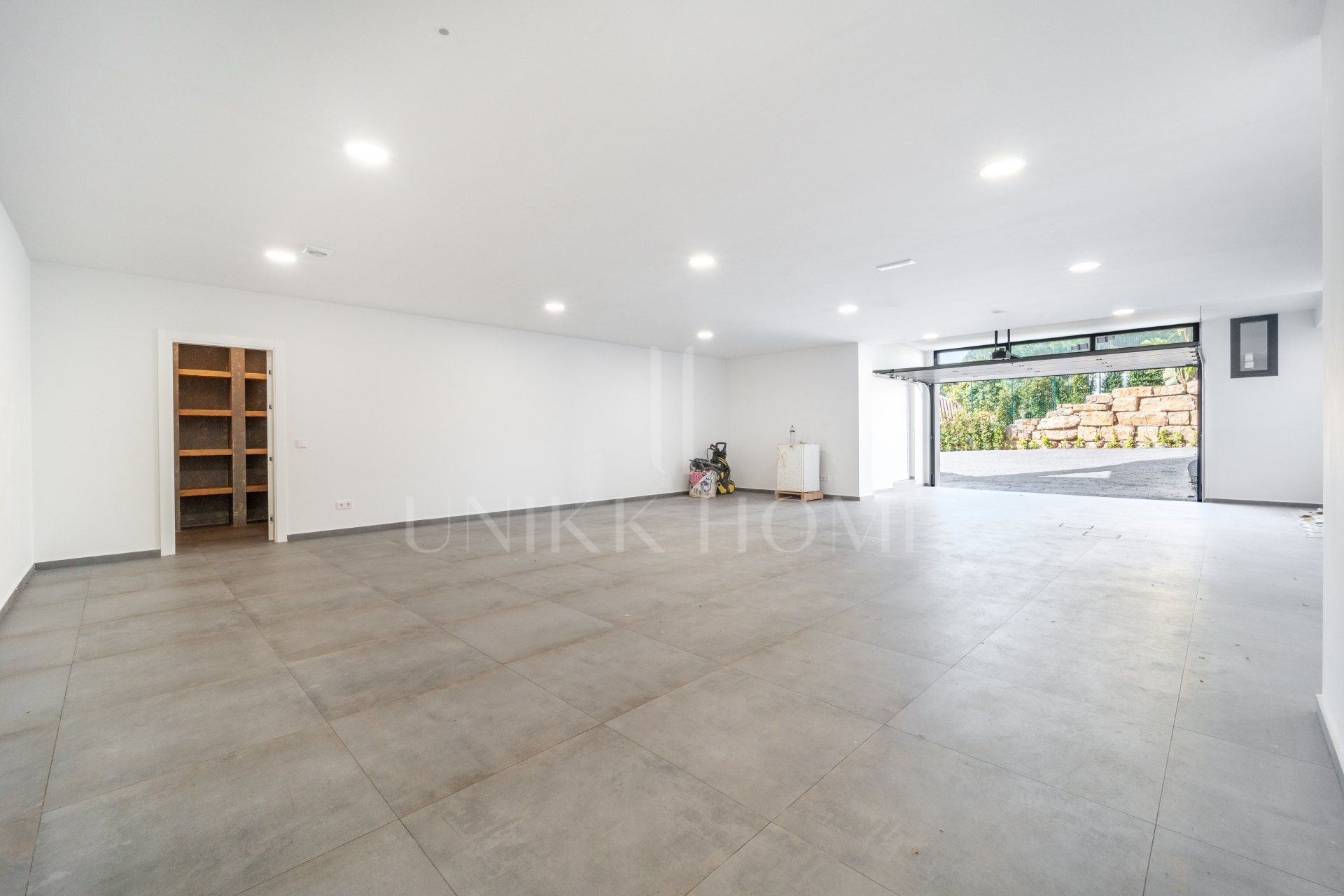 This newly completed modern villa is located in Elviria, one of the most sought-after residential areas in East Marbella.