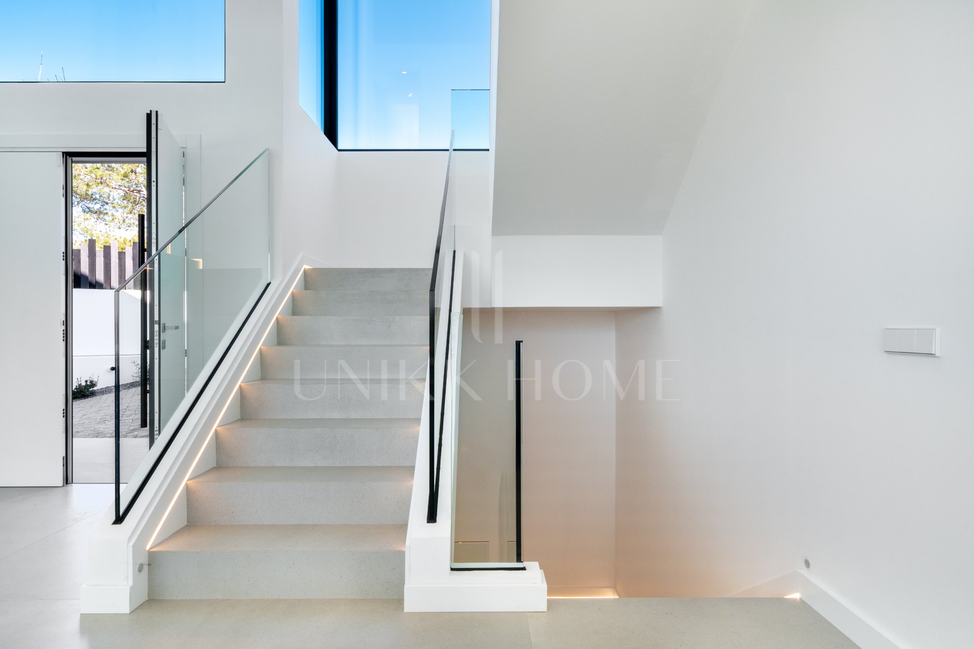 This newly completed modern villa is located in Elviria, one of the most sought-after residential areas in East Marbella.