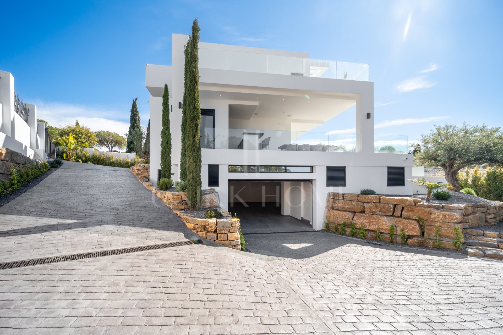 This newly completed modern villa is located in Elviria, one of the most sought-after residential areas in East Marbella.