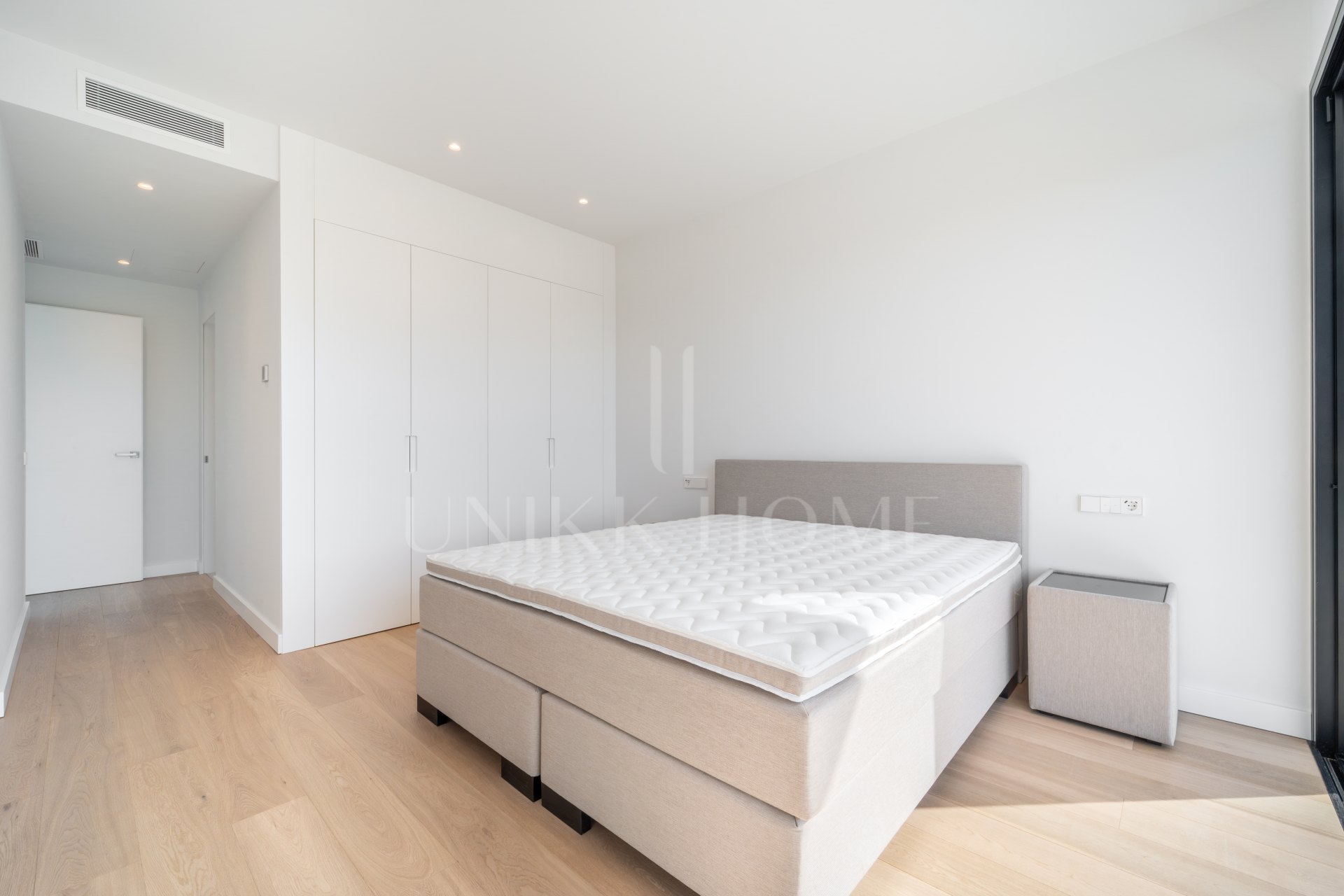 This newly completed modern villa is located in Elviria, one of the most sought-after residential areas in East Marbella.