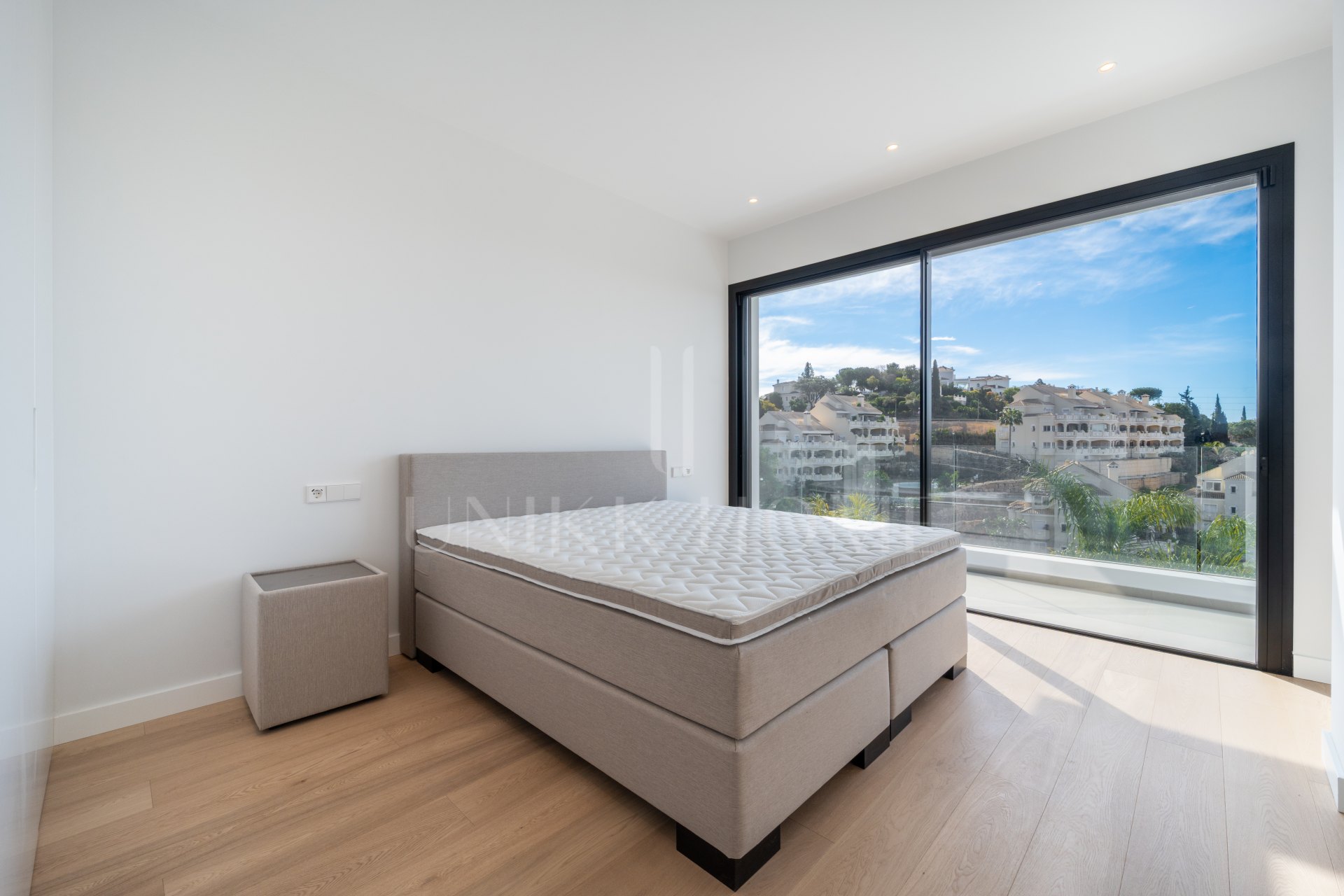 This newly completed modern villa is located in Elviria, one of the most sought-after residential areas in East Marbella.