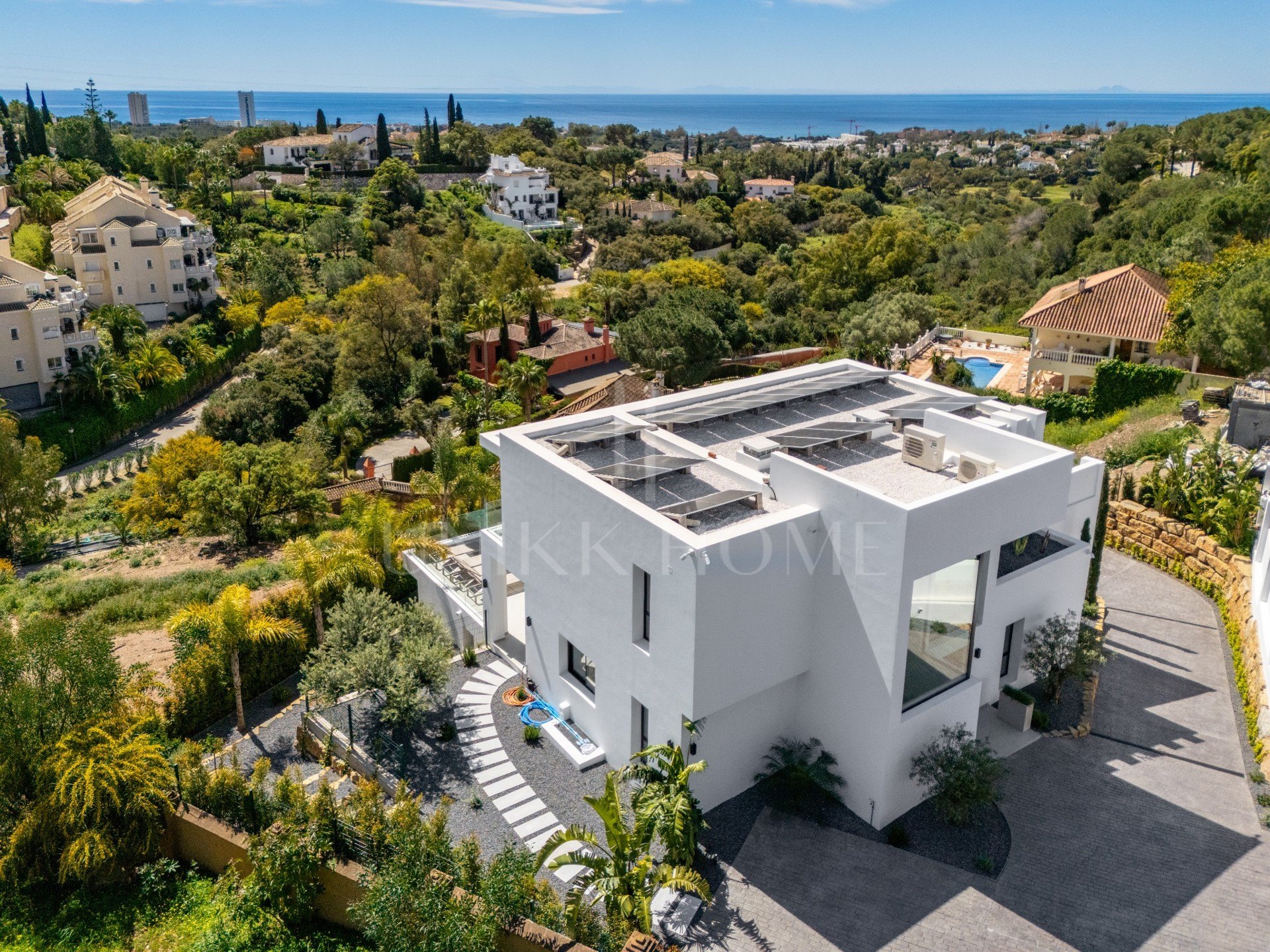 This newly completed modern villa is located in Elviria, one of the most sought-after residential areas in East Marbella.