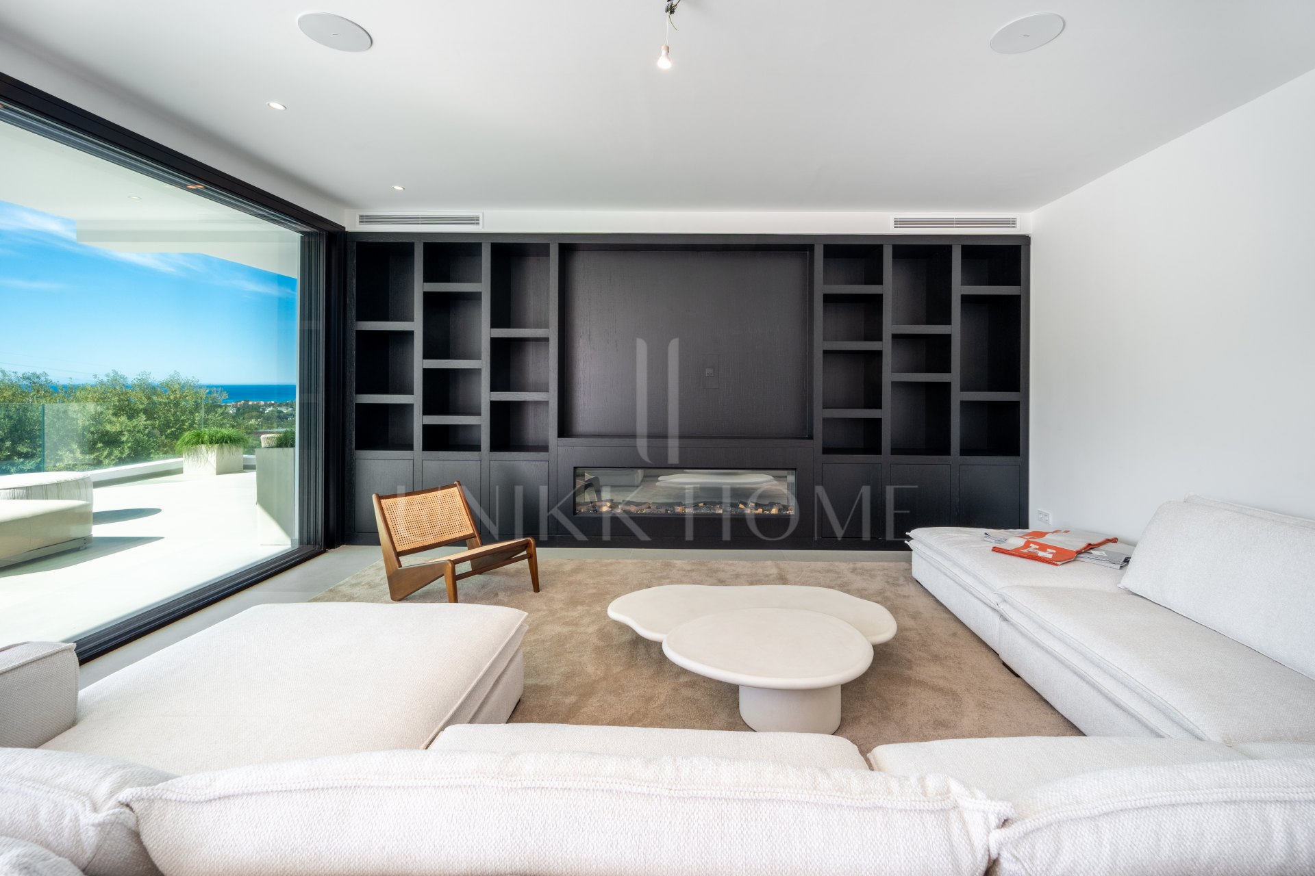 This newly completed modern villa is located in Elviria, one of the most sought-after residential areas in East Marbella.