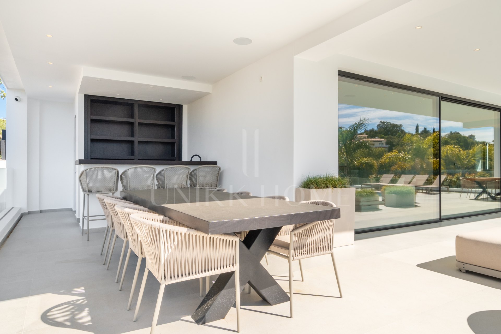 This newly completed modern villa is located in Elviria, one of the most sought-after residential areas in East Marbella.