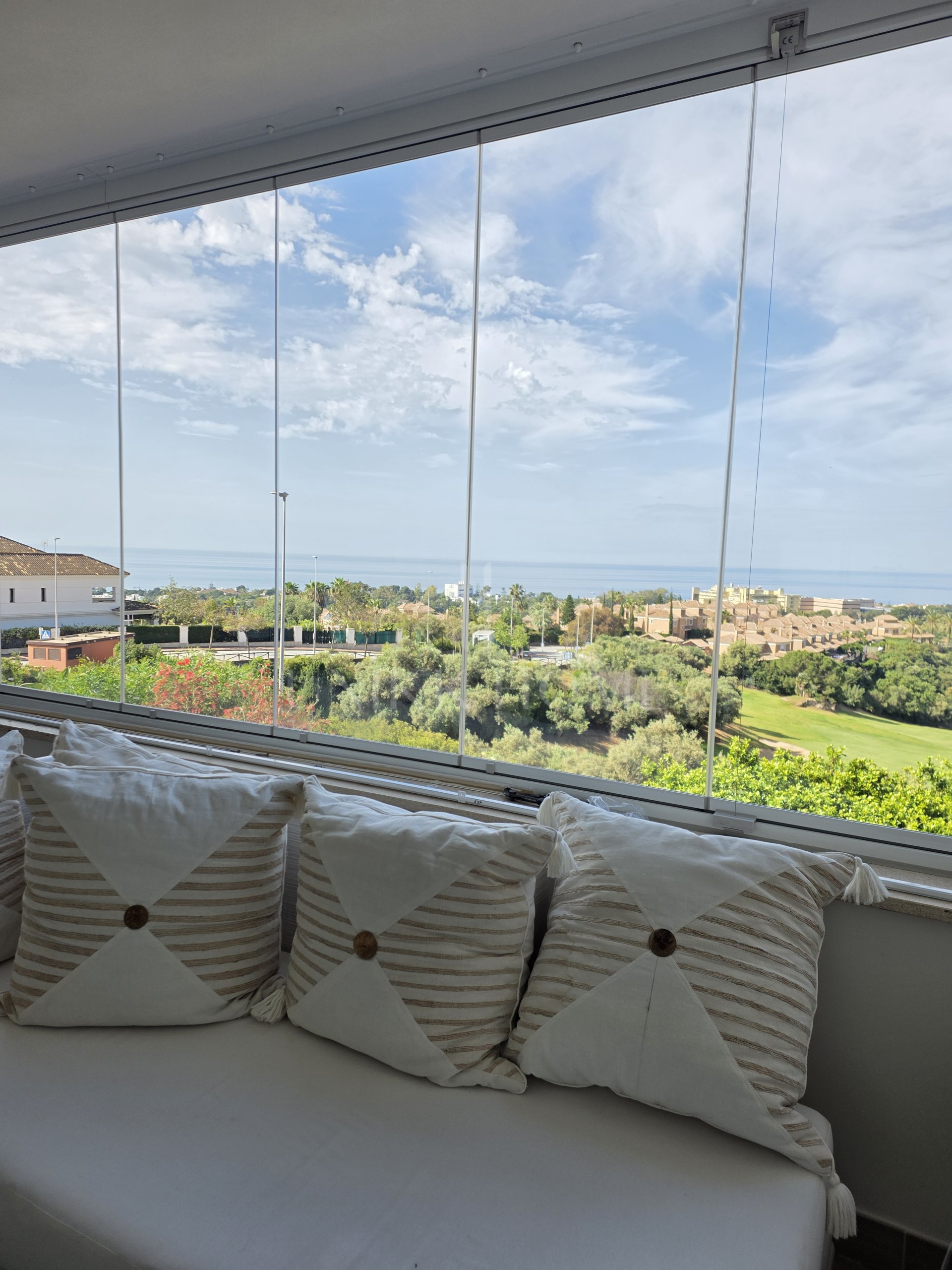 Exclusive Townhouse with panoramic sea, mountain, and golf course views, located in the highly sought-after Santa Clara Golf urbanisation.
