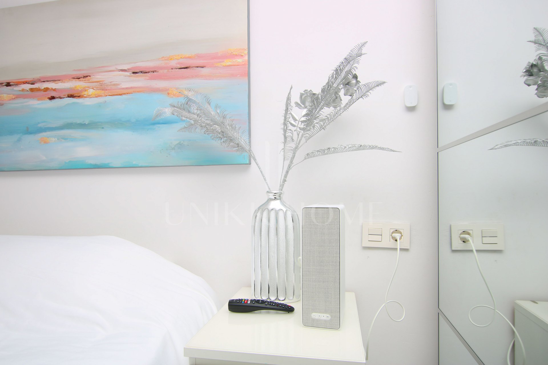 Espectacular dúplex frente al mar con piscina privada y jardines, a pocos pasos del mar.