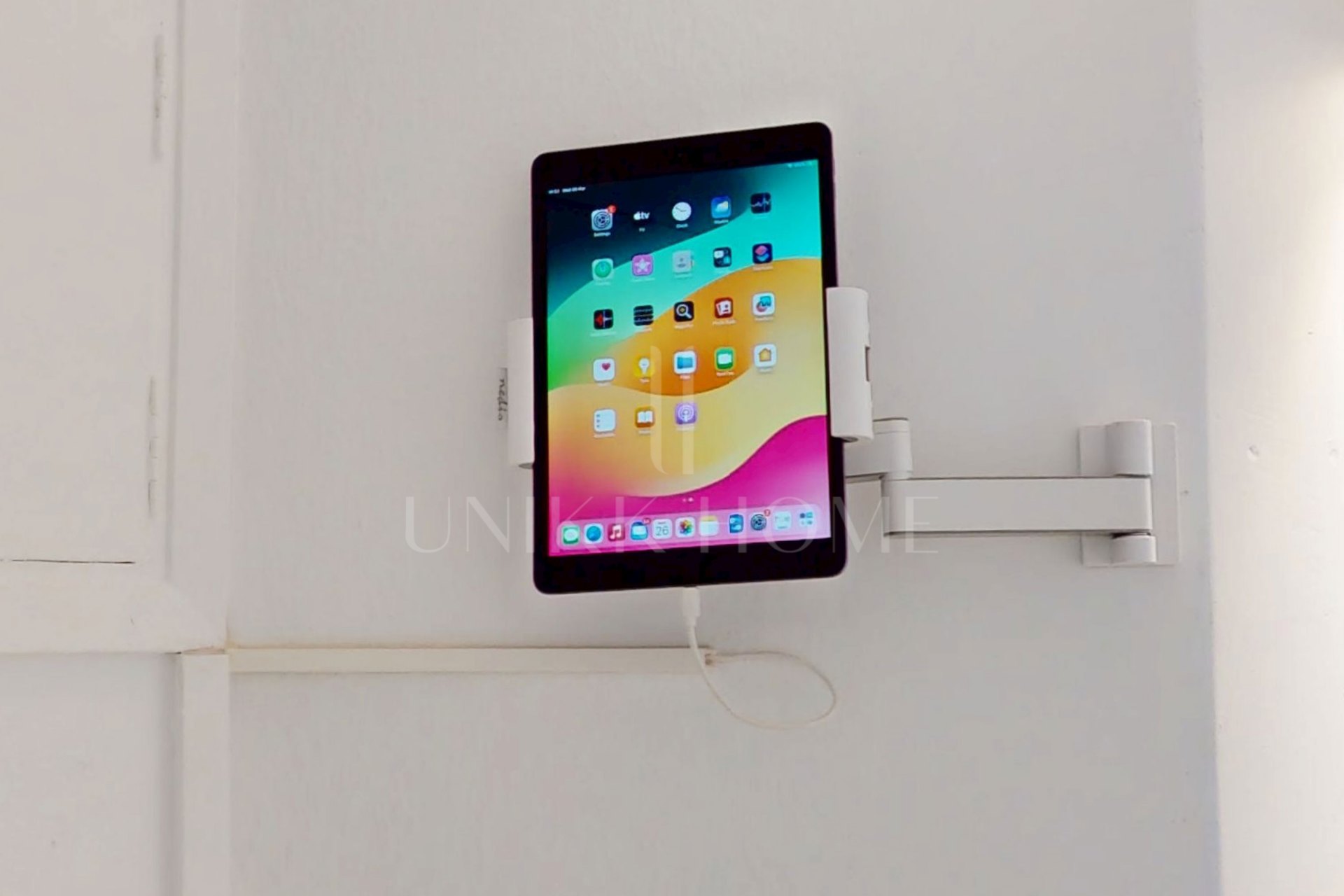 Espectacular dúplex frente al mar con piscina privada y jardines, a pocos pasos del mar.