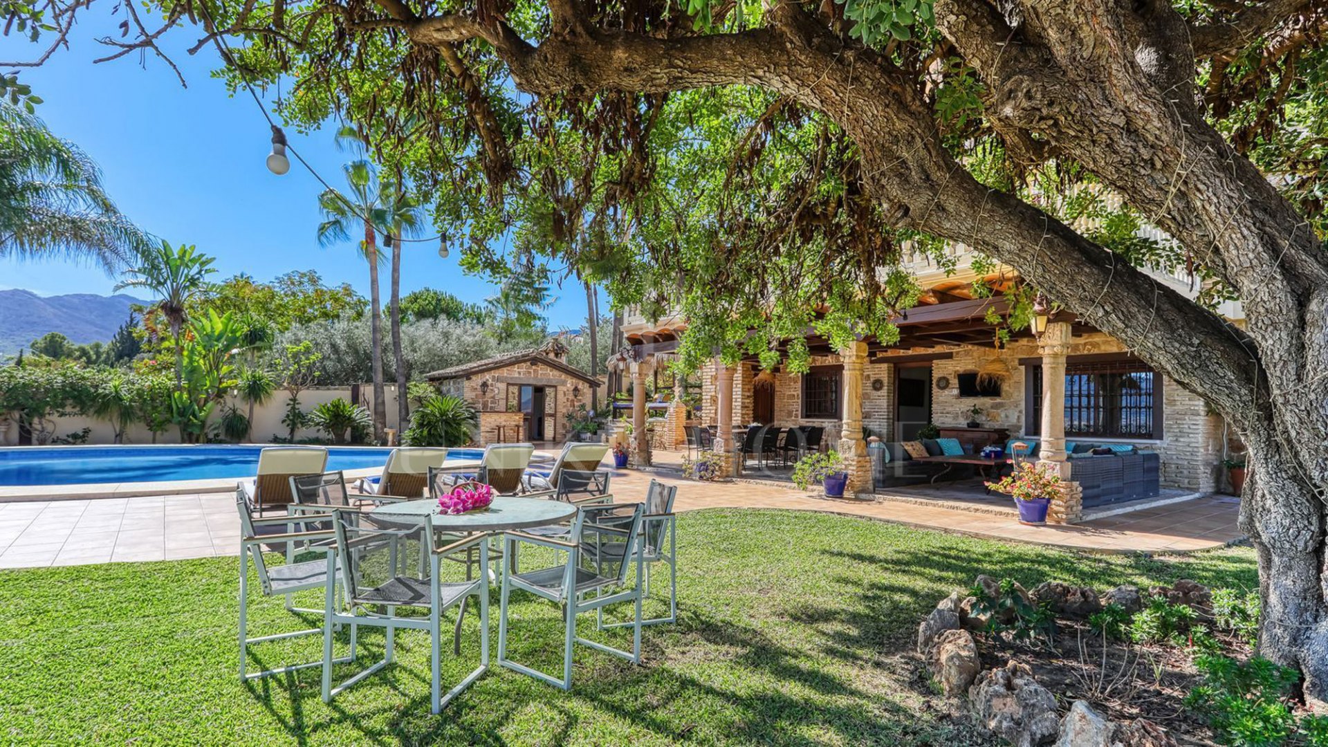 **Exceptional Rustic Estate with Horse Stable**