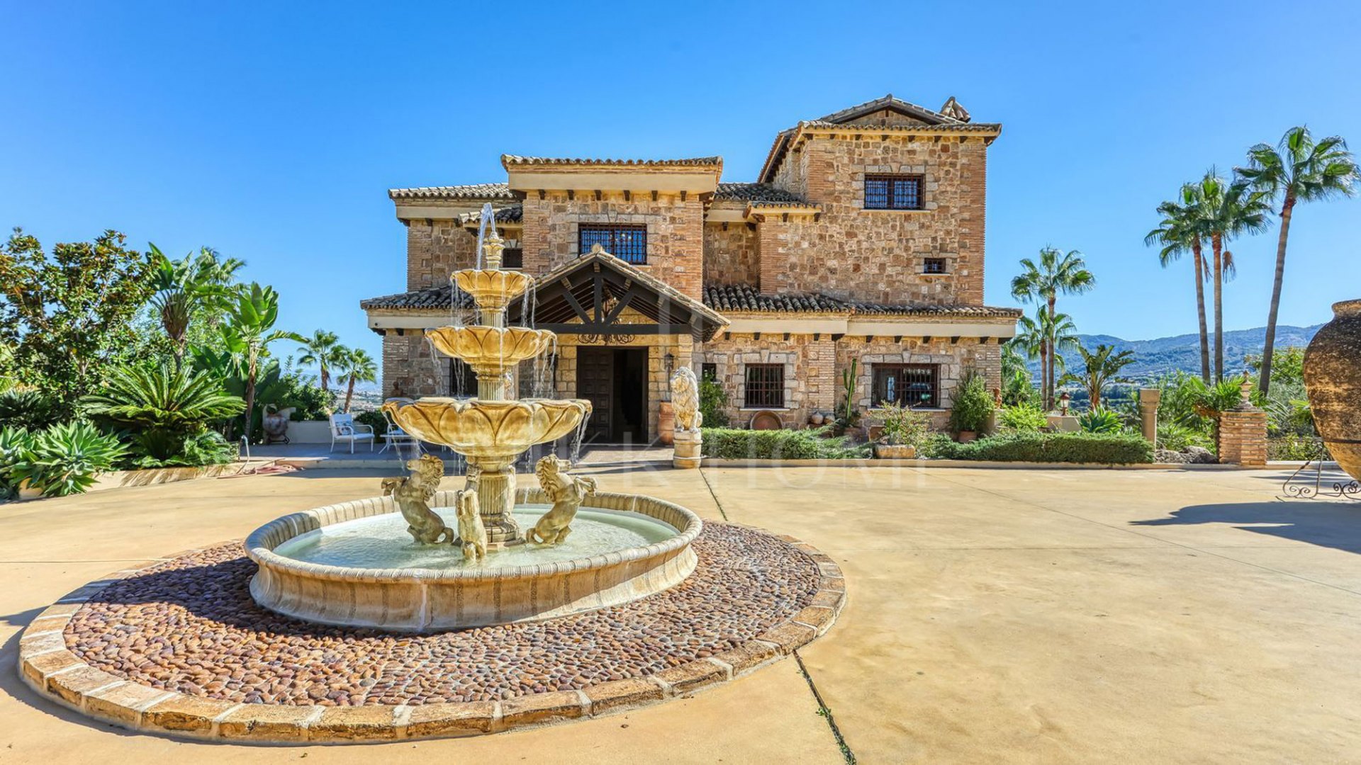 **Exceptional Rustic Estate with Horse Stable**