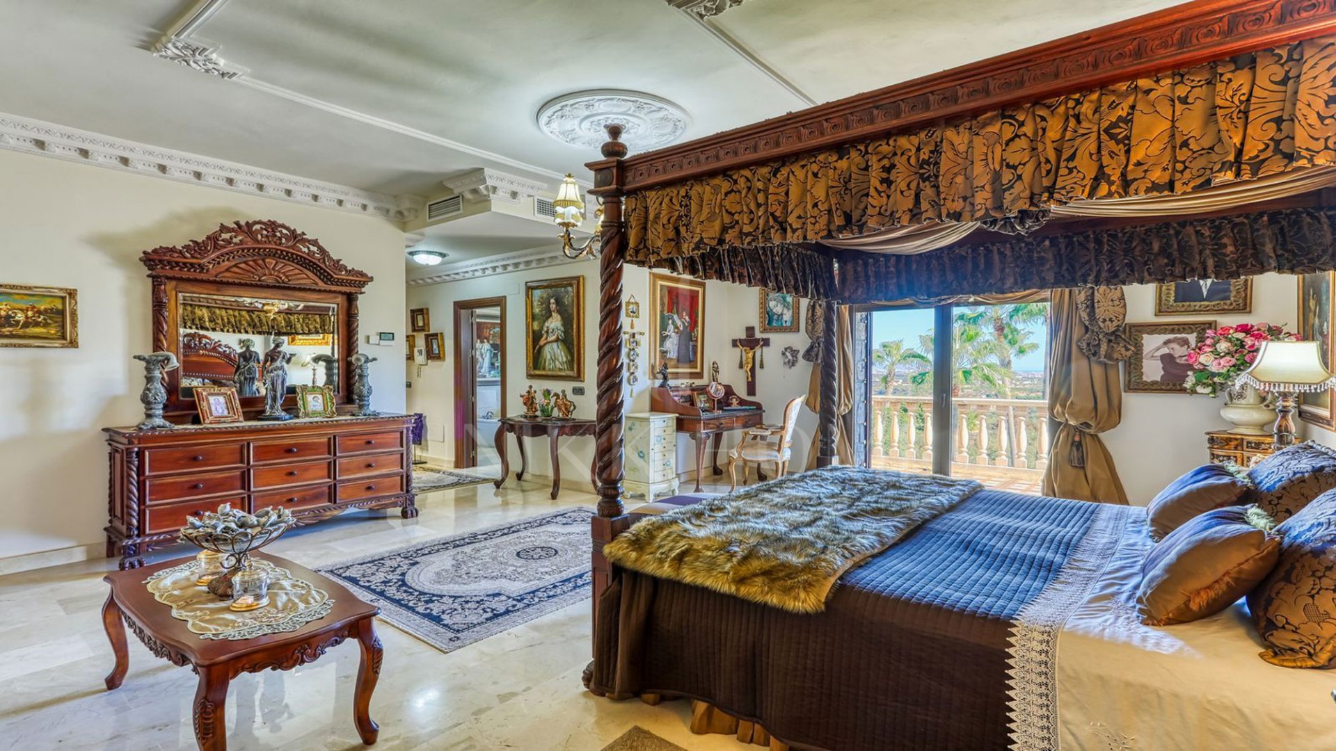 **Exceptional Rustic Estate with Horse Stable**