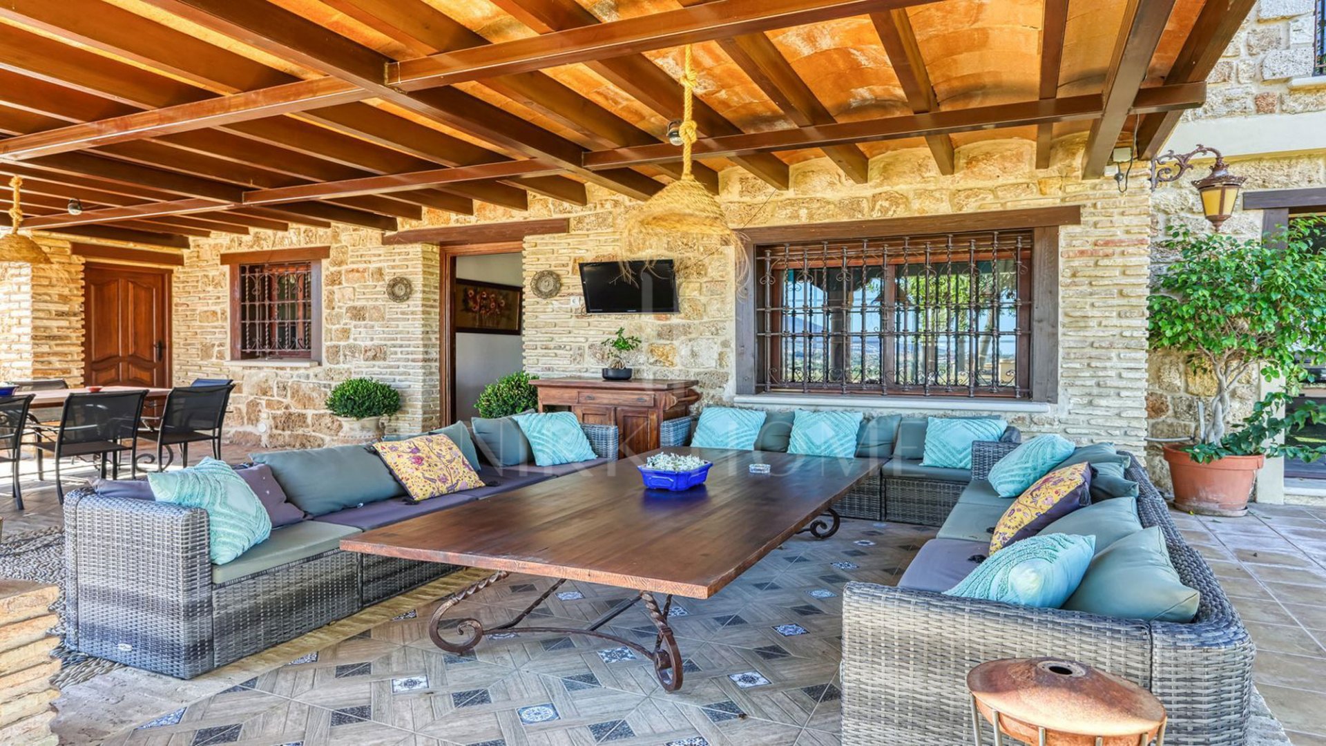 **Exceptional Rustic Estate with Horse Stable**