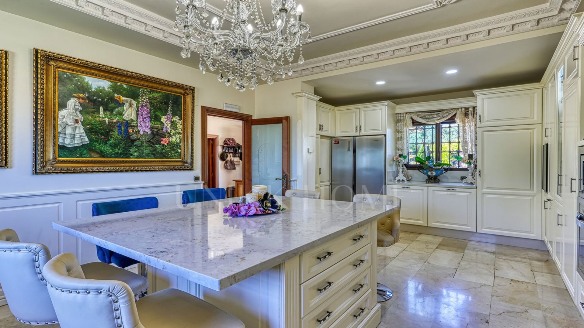 **Exceptional Rustic Estate with Horse Stable**